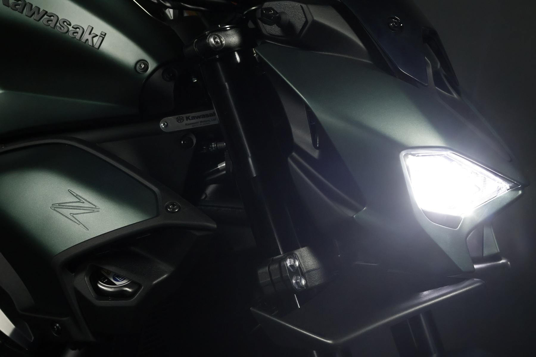 KAWASAKI Z 900 (91/70/35 KW) *Darksmaragd* Level 3-showroom-element-3