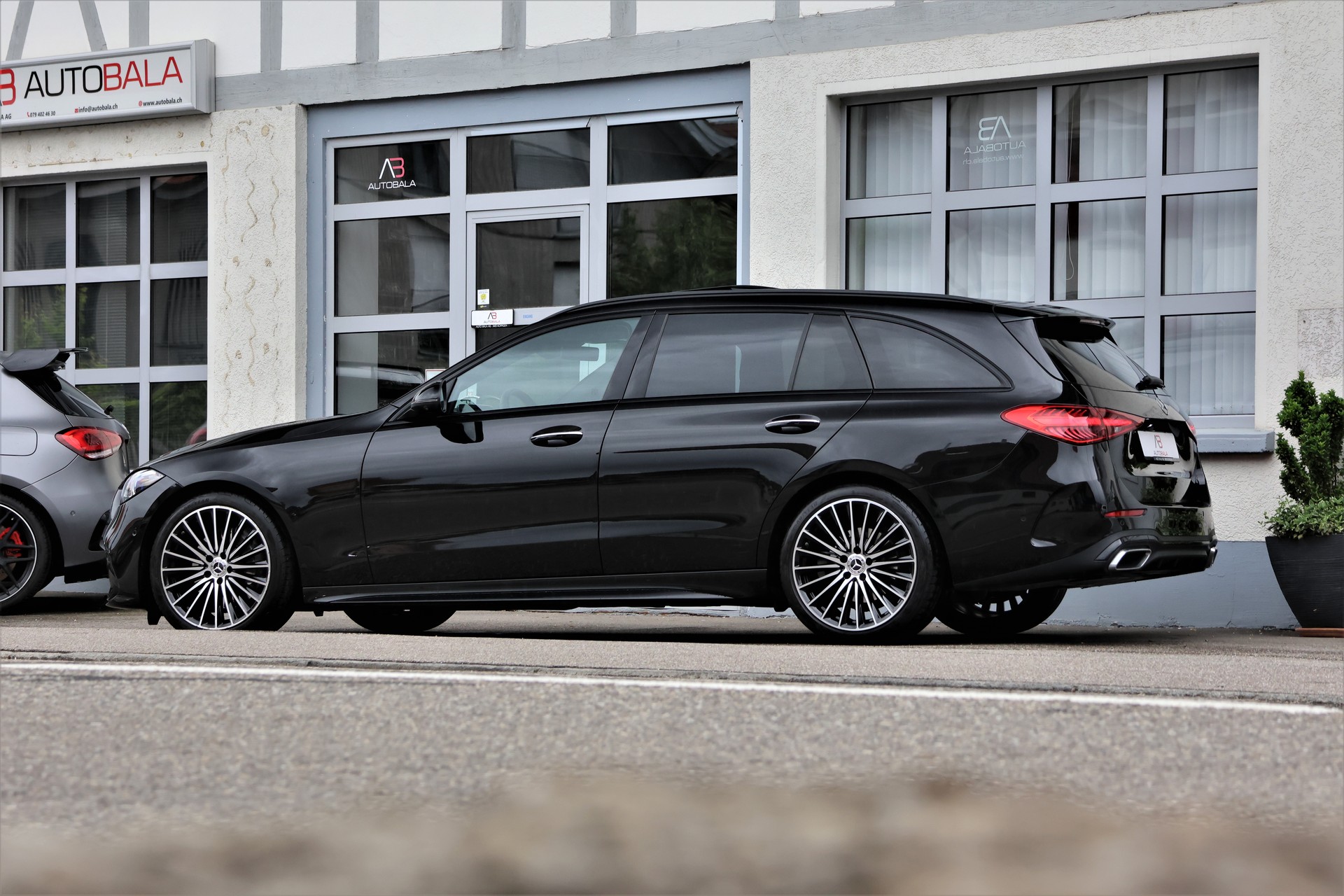 MERCEDES-BENZ C 220 d T 4Matic AMG Line (CH)-showroom-element-3