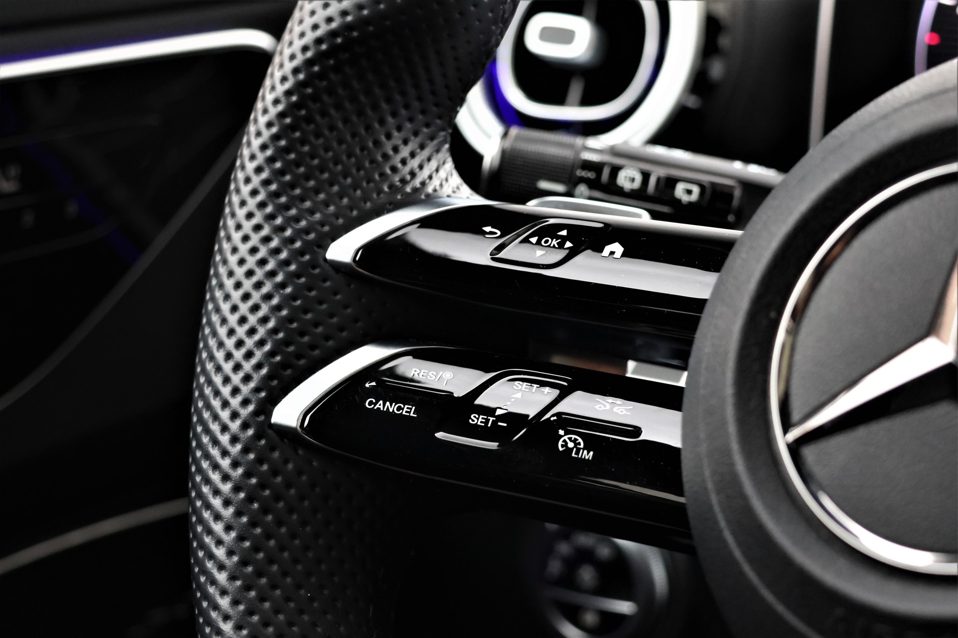MERCEDES-BENZ C 220 d T 4Matic AMG Line (CH)-image-16
