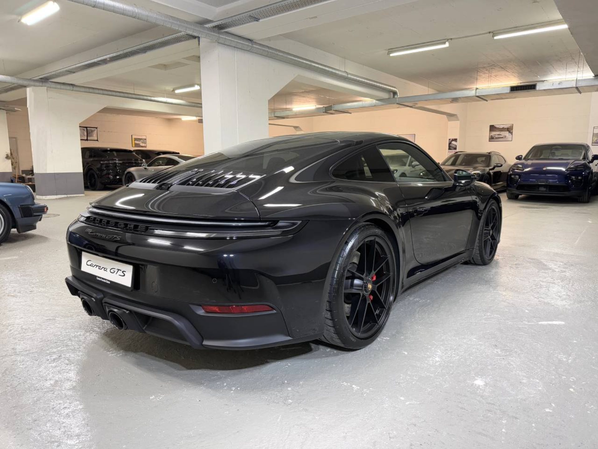 PORSCHE 911 Carrera GTS-image-6