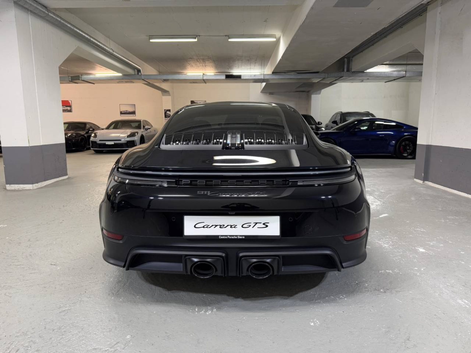 PORSCHE 911 Carrera GTS-image-5