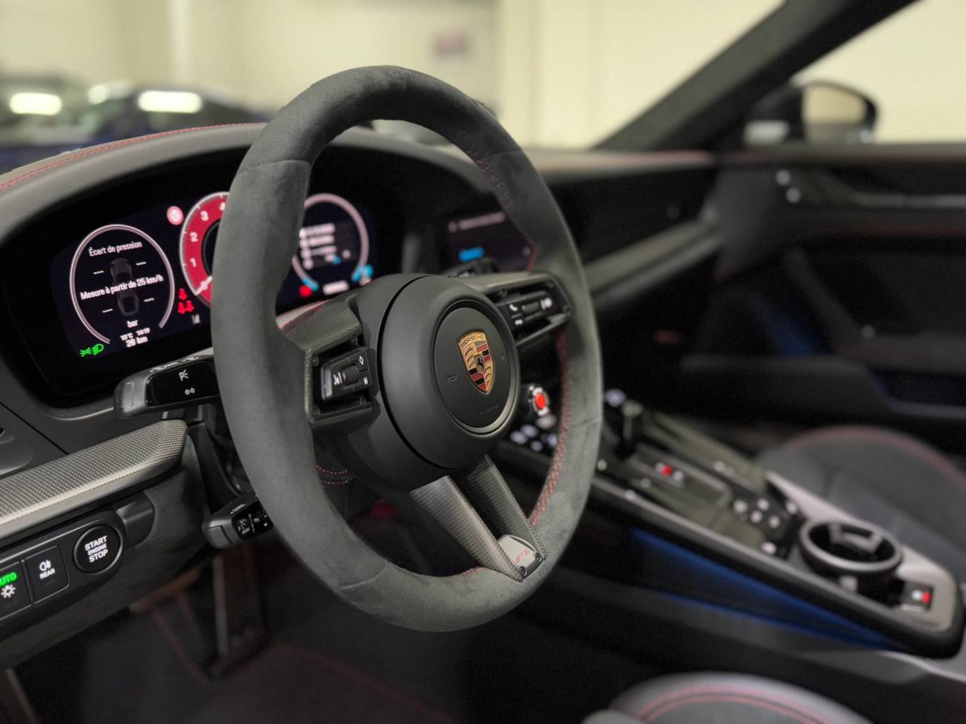PORSCHE 911 Carrera GTS-image-12