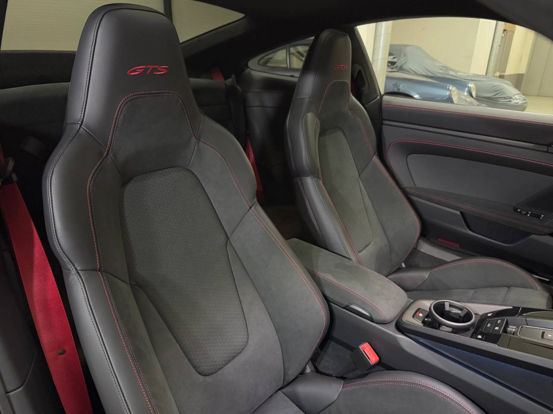 PORSCHE 911 Carrera GTS-image-16