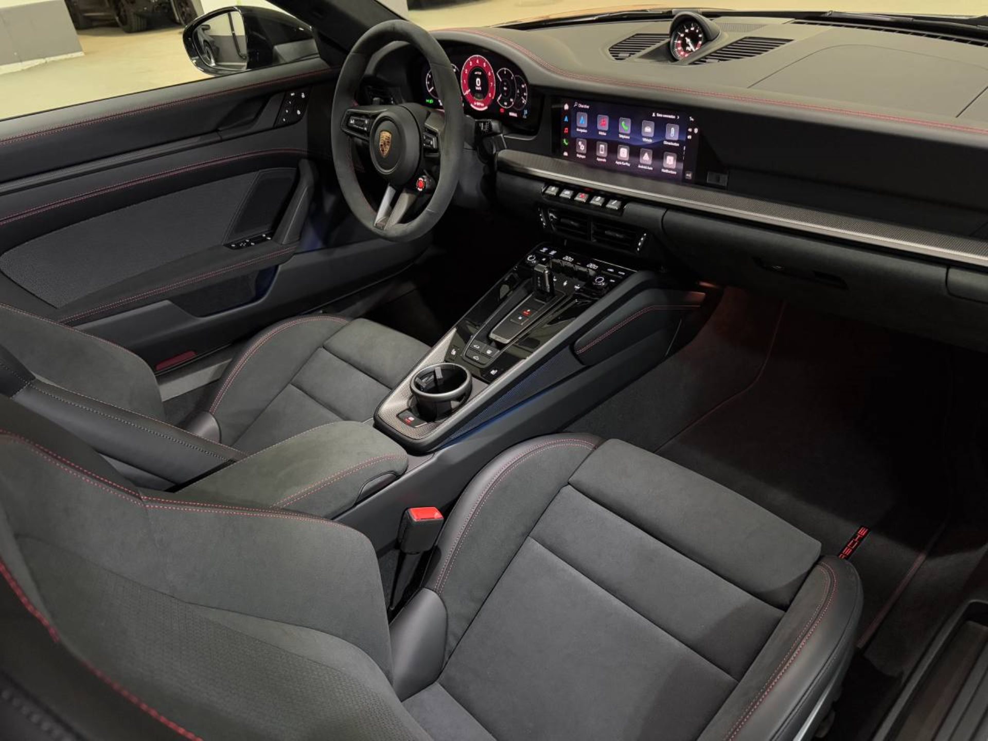 PORSCHE 911 Carrera GTS-image-15