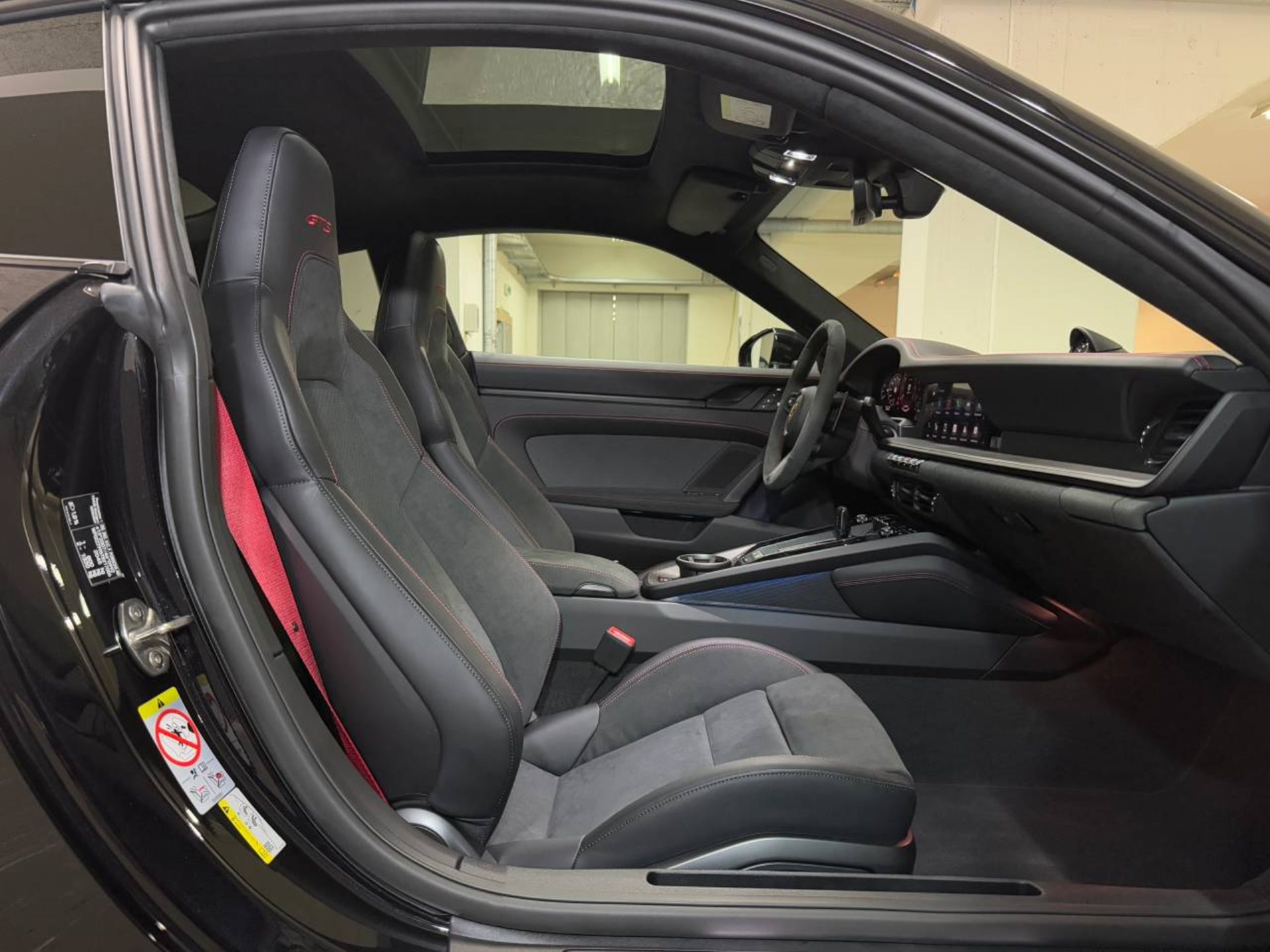PORSCHE 911 Carrera GTS-image-17