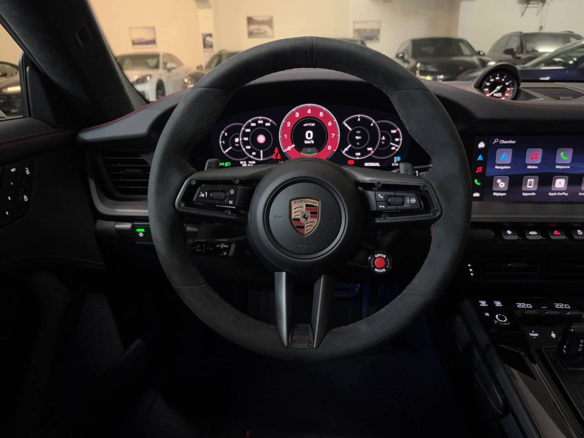 PORSCHE 911 Carrera GTS-image-10