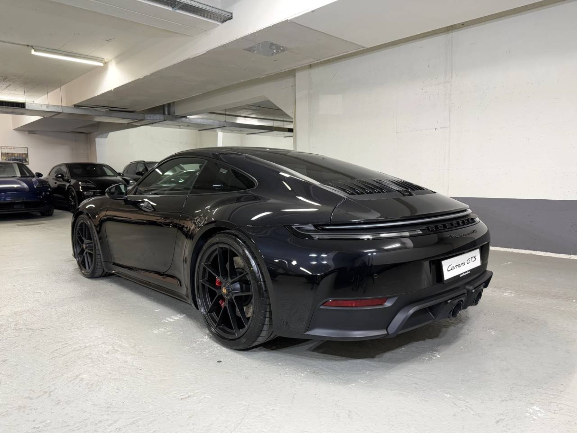 PORSCHE 911 Carrera GTS-image-2