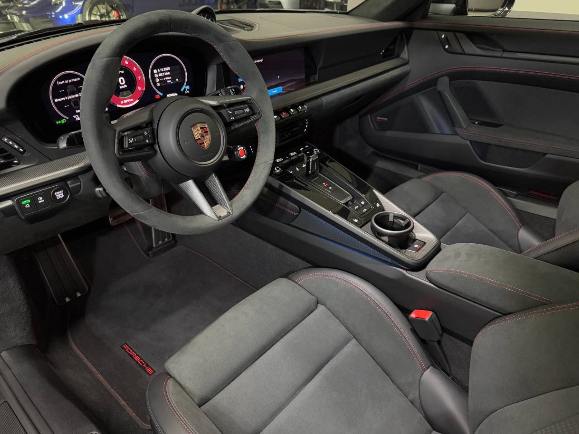 PORSCHE 911 Carrera GTS-image-3