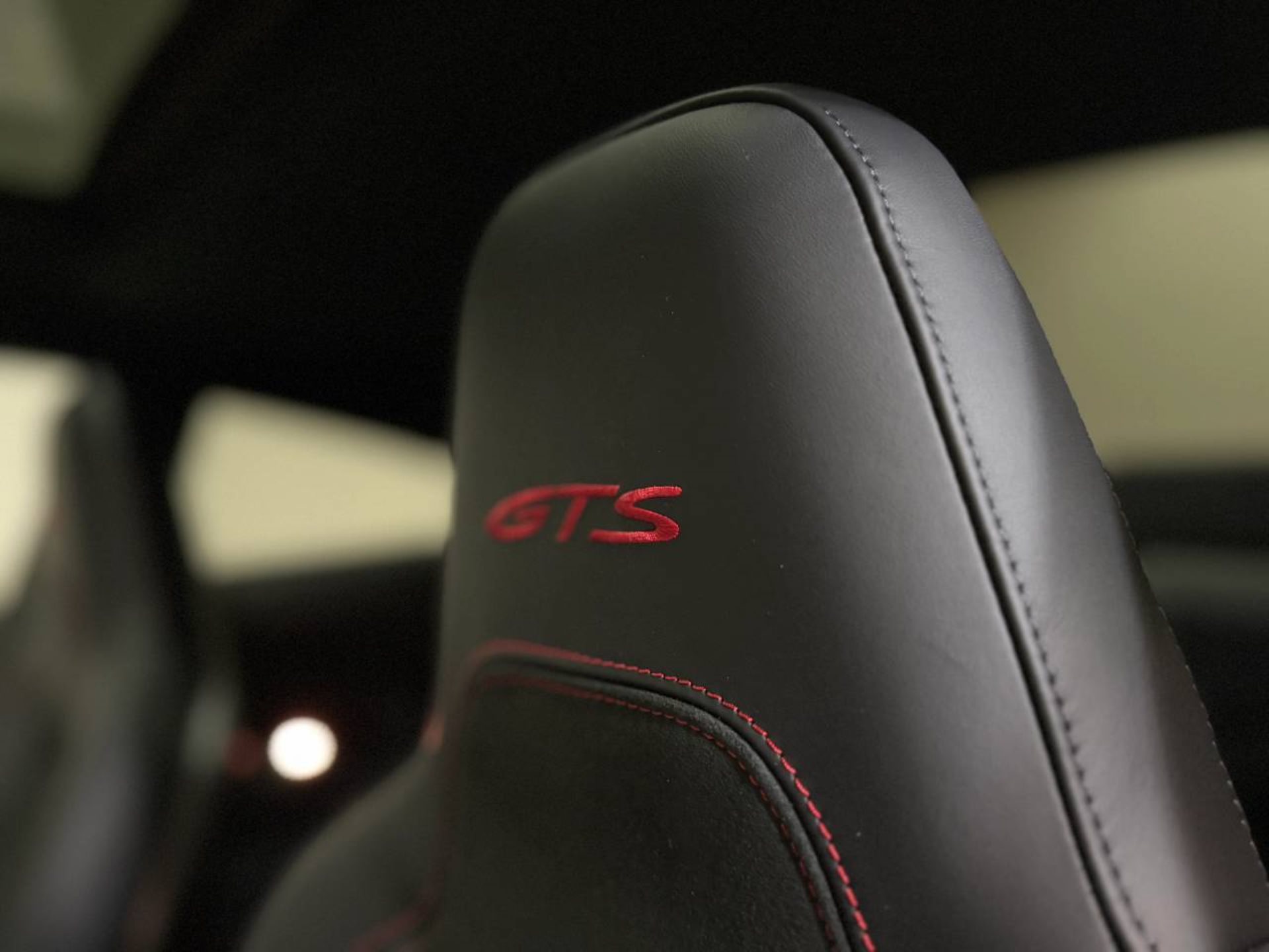 PORSCHE 911 Carrera GTS-image-22
