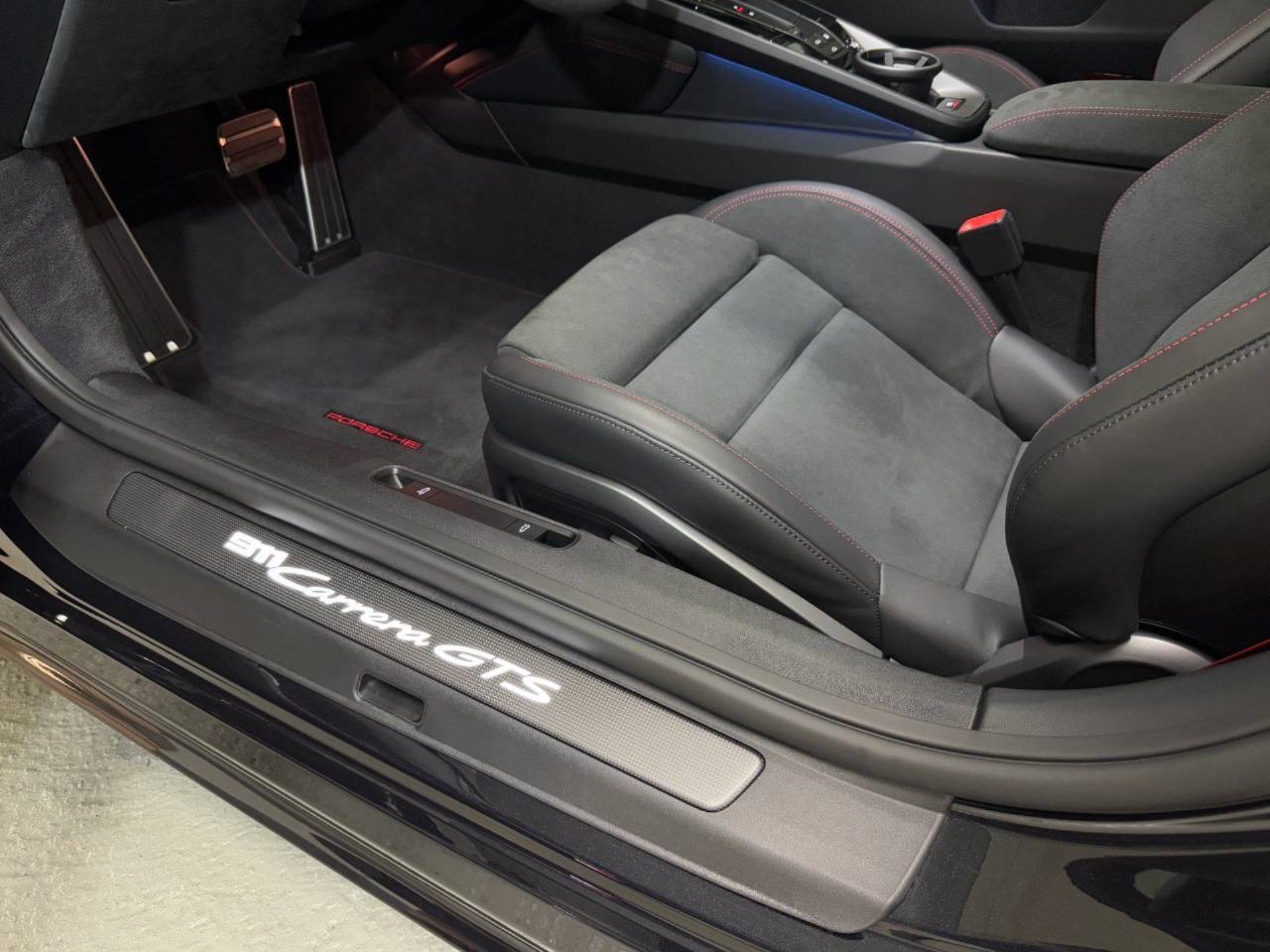 PORSCHE 911 Carrera GTS-image-20