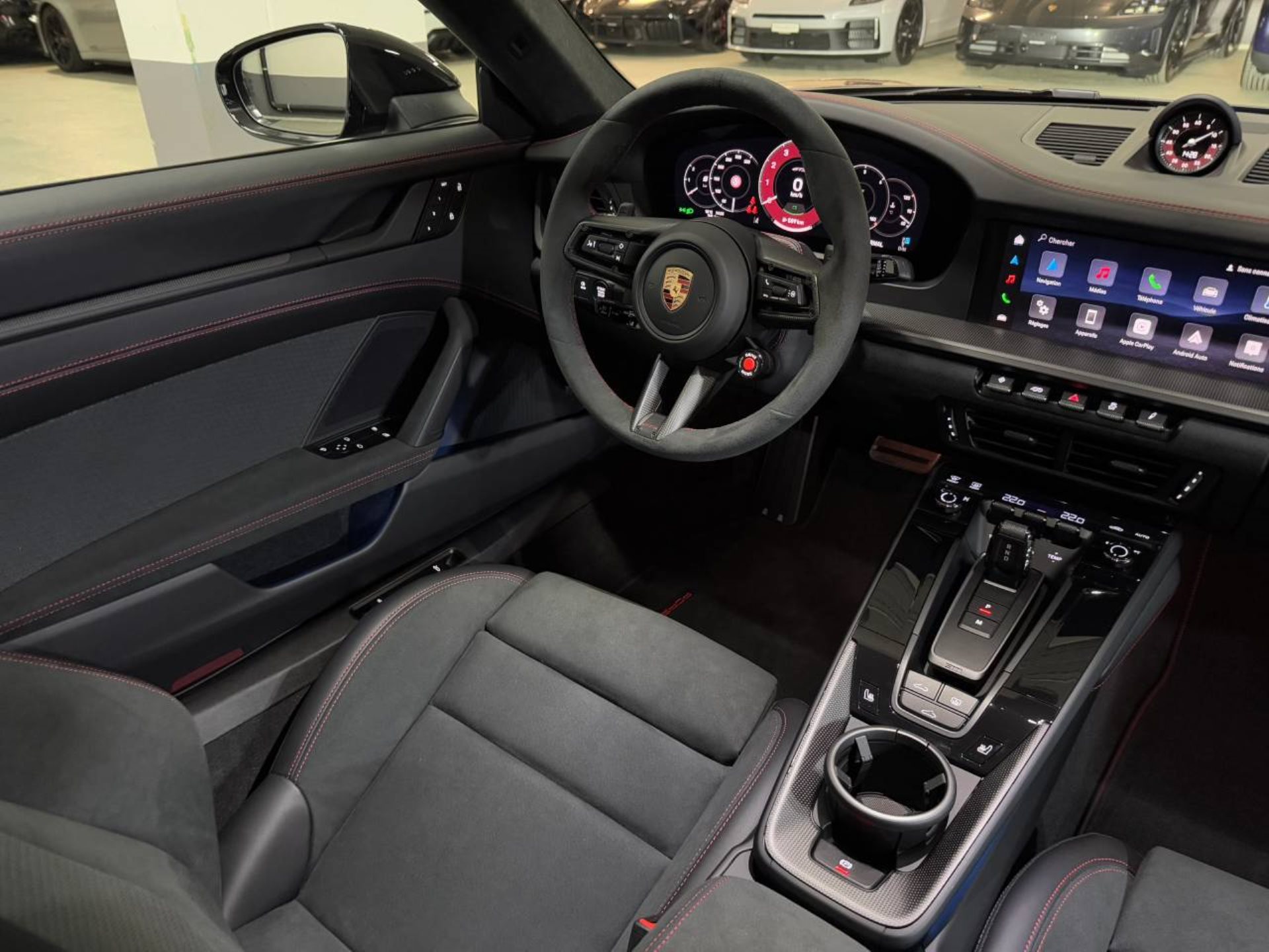 PORSCHE 911 Carrera GTS-image-13