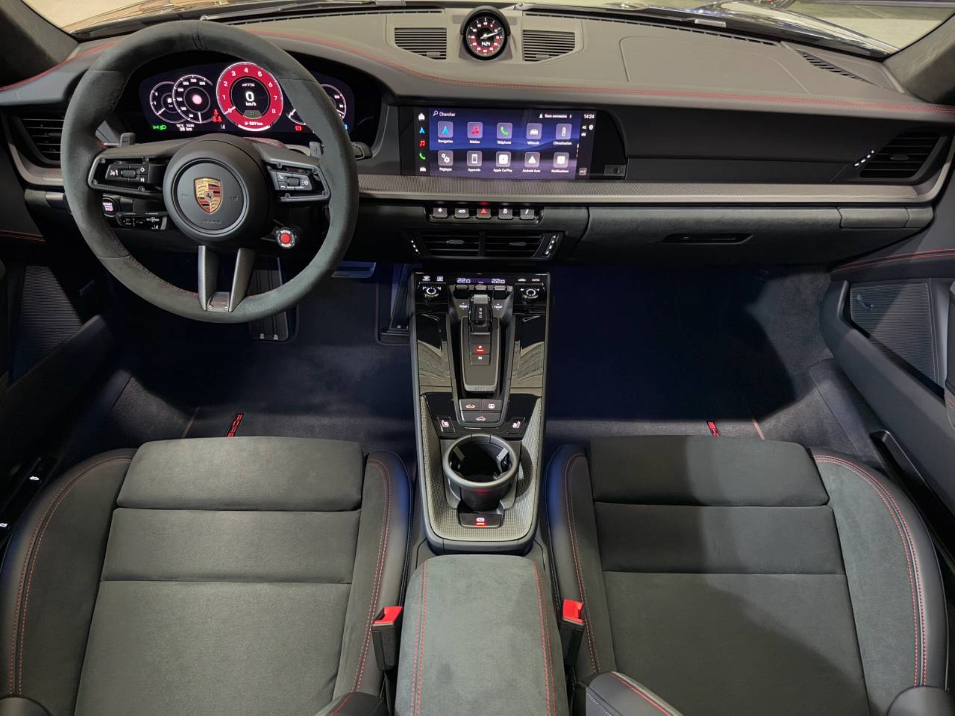 PORSCHE 911 Carrera GTS-image-14