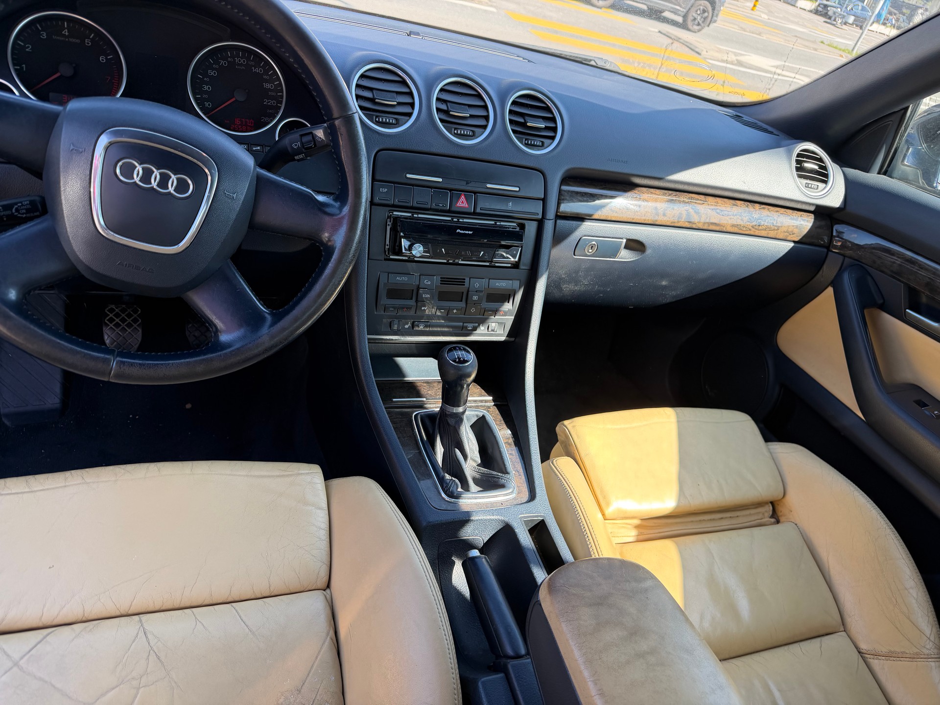 AUDI A4 Cabriolet 1.8 Turbo-image-4