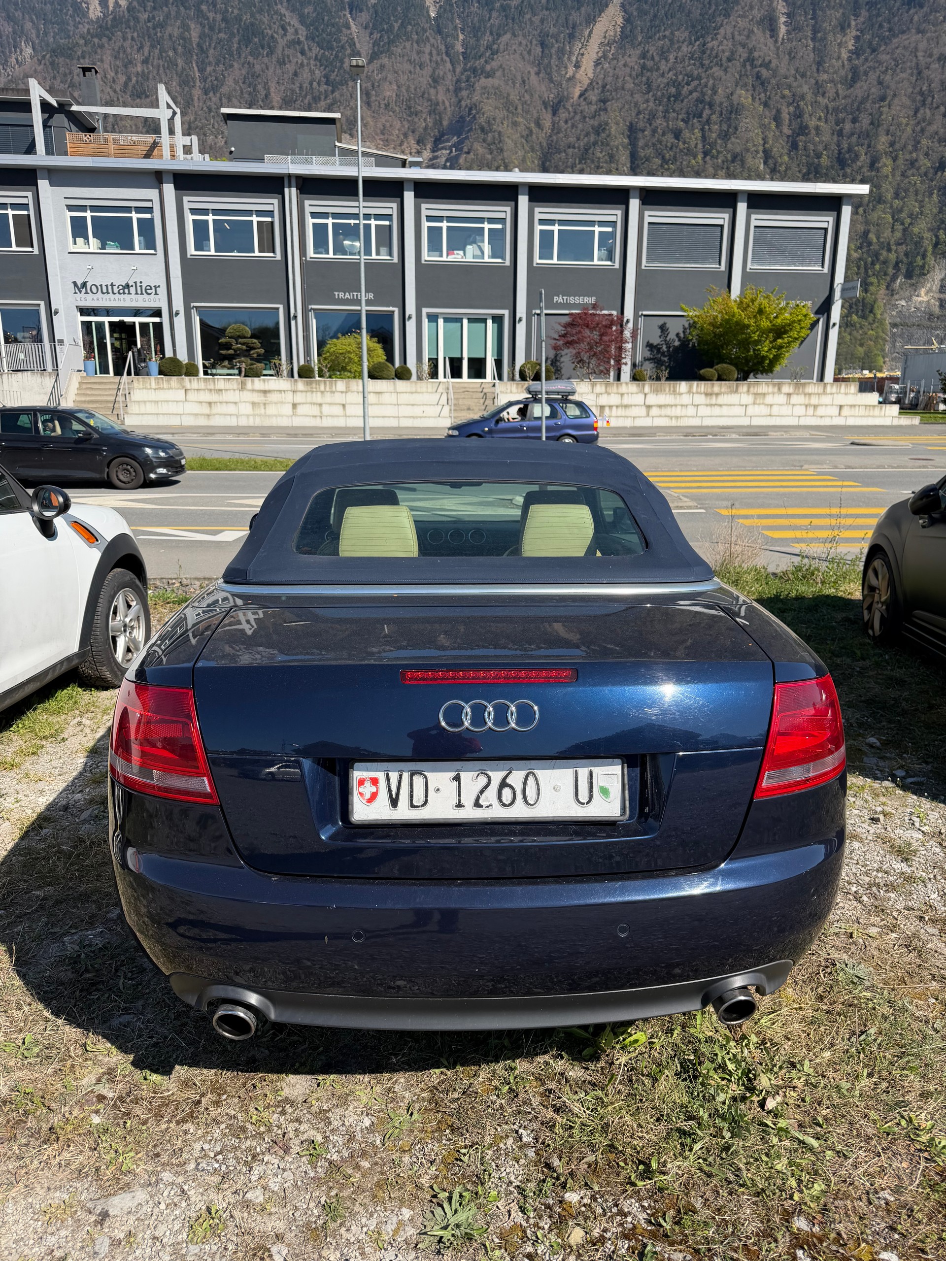 AUDI A4 Cabriolet 1.8 Turbo-image-3