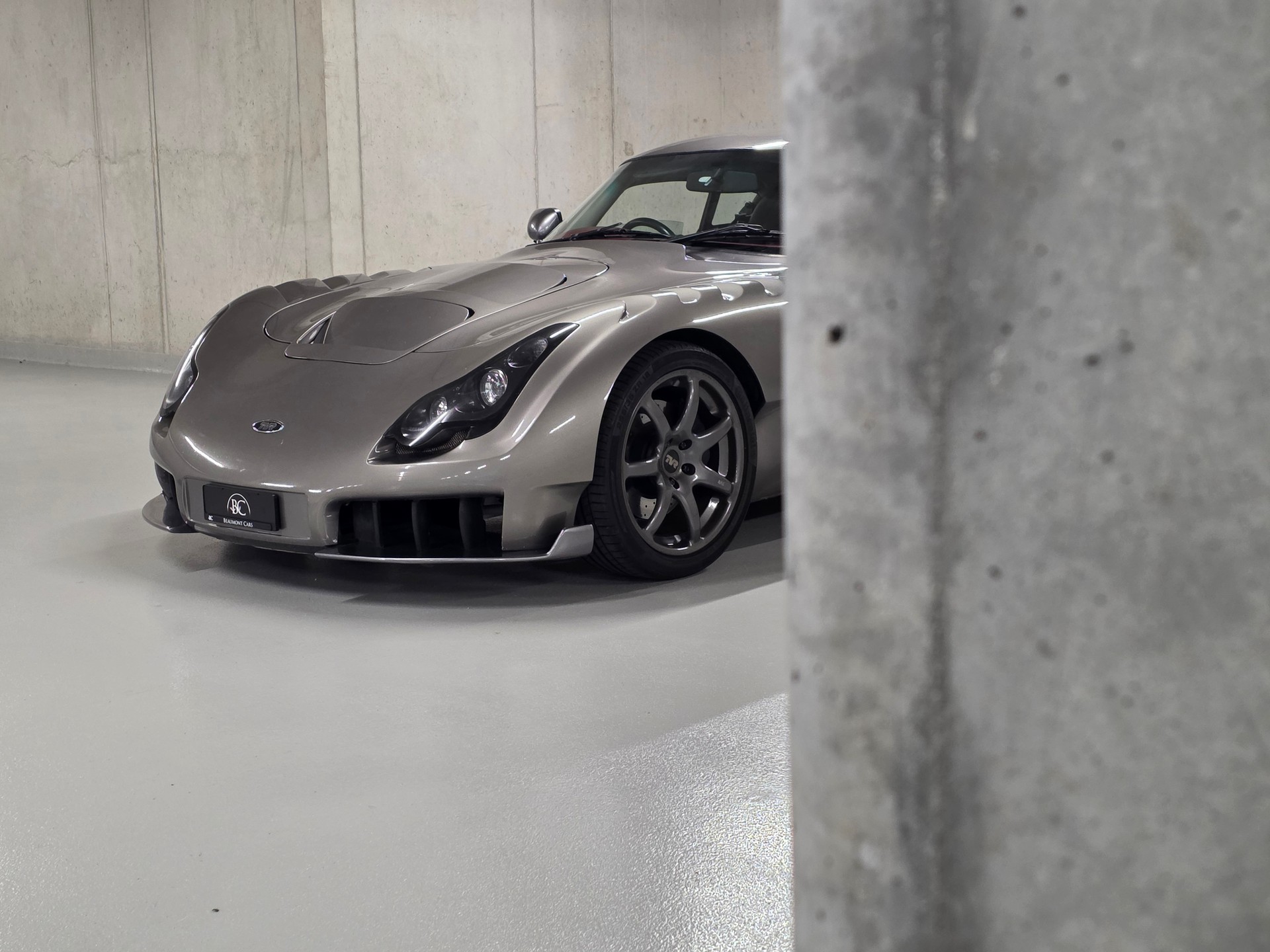 TVR SAGARIS-showroom-element-2