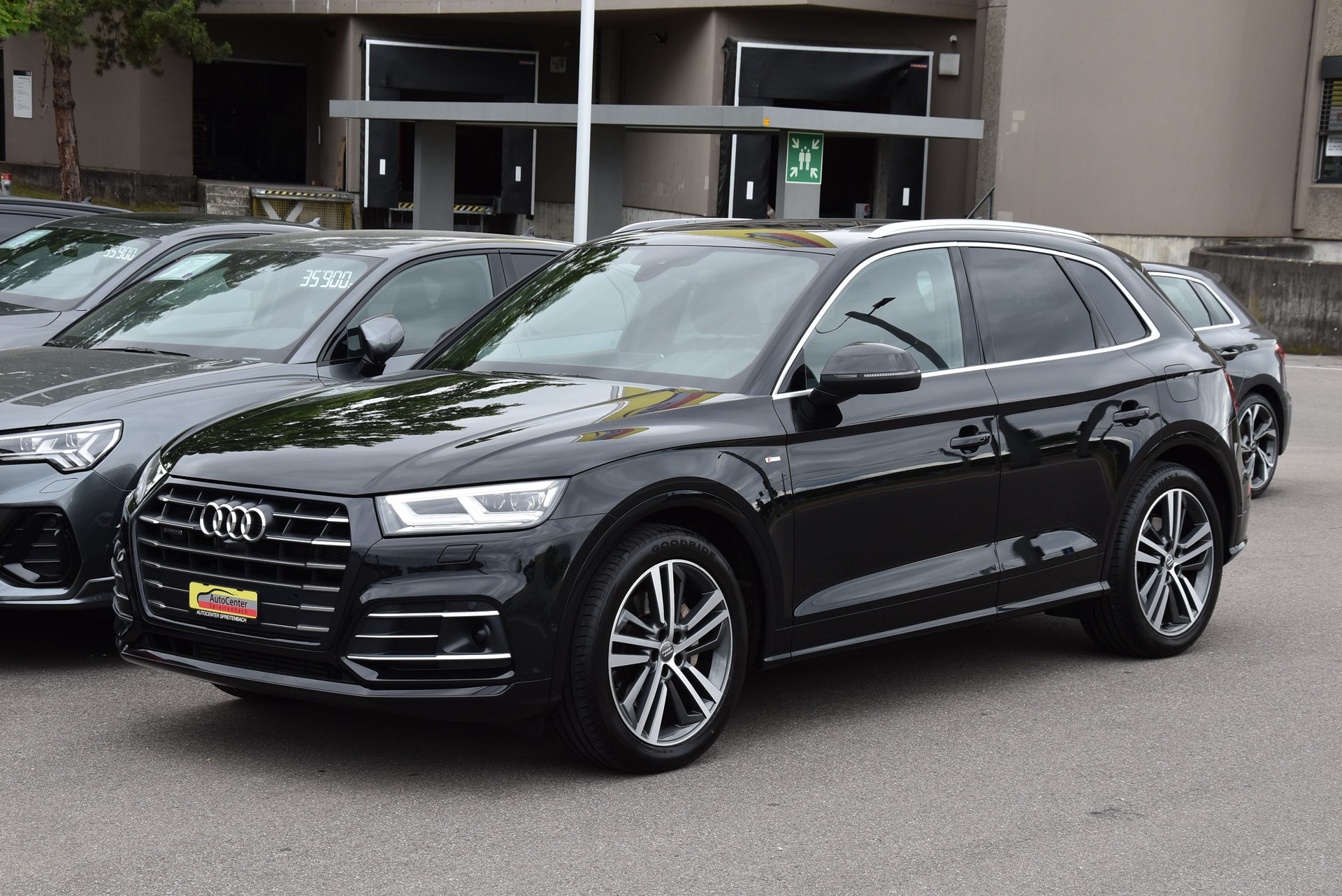 AUDI Q5 55 TFSI e S-Line quattro-image-1