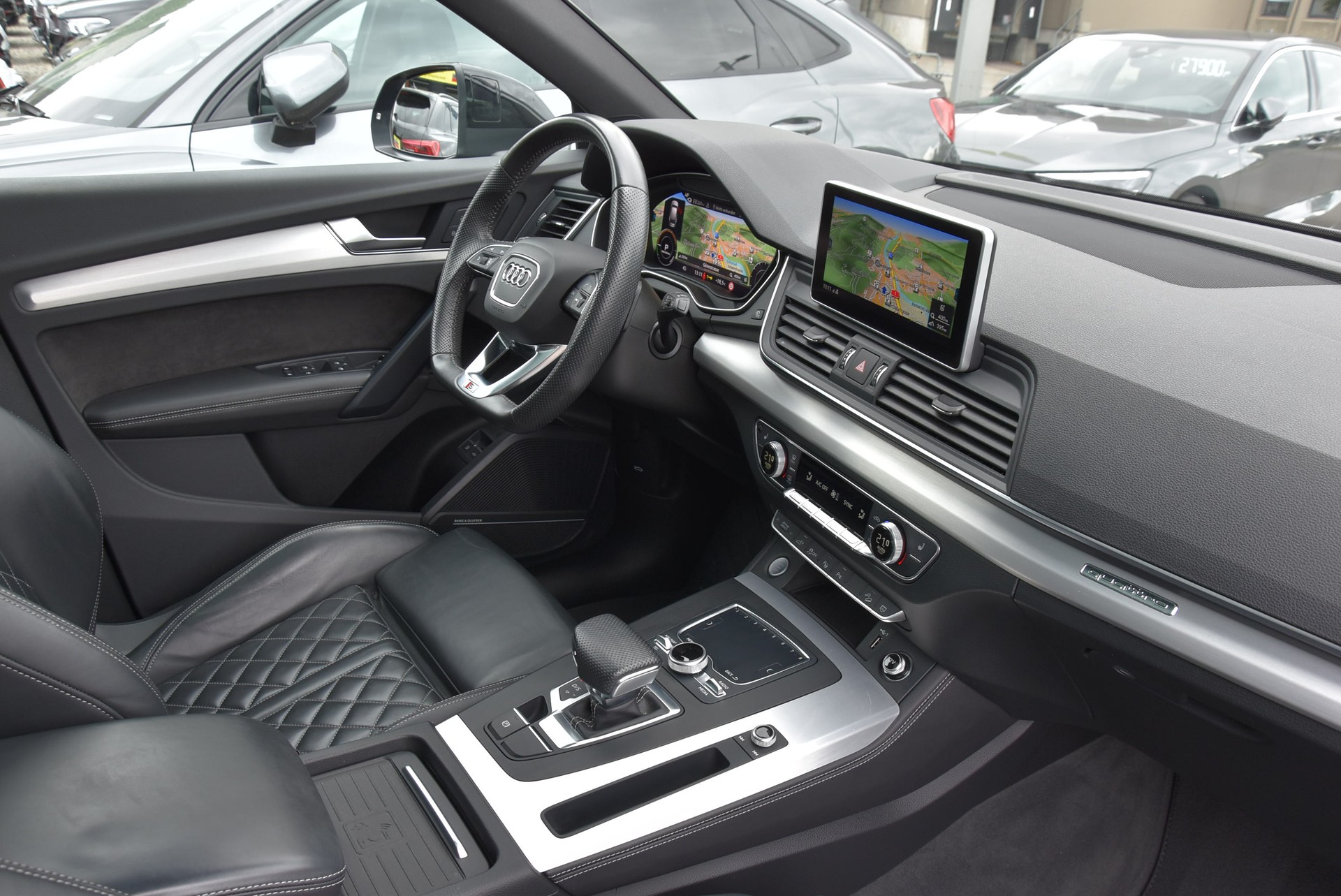 AUDI Q5 55 TFSI e S-Line quattro-image-3