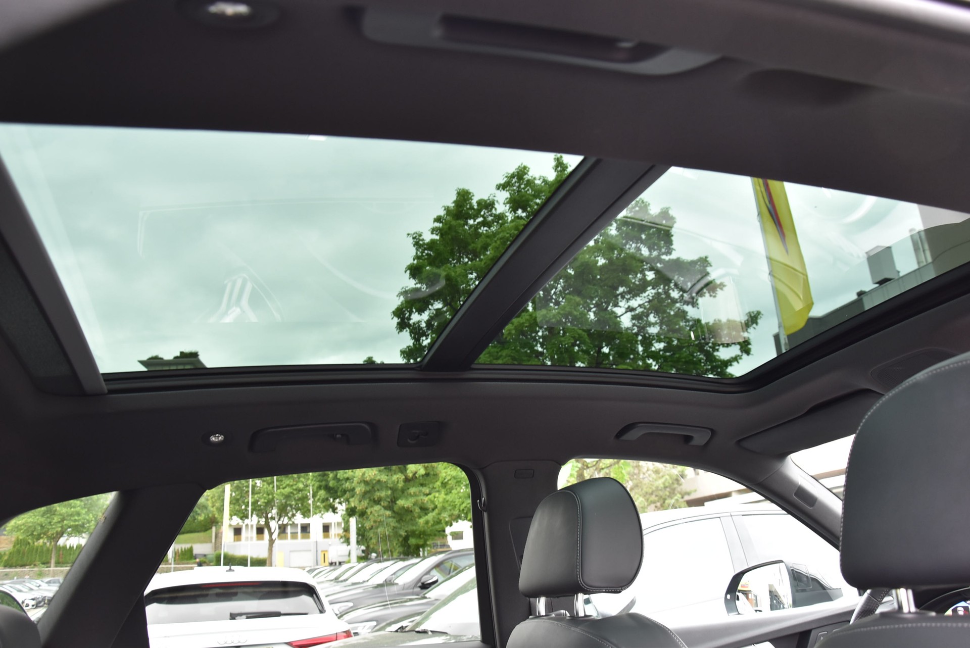 AUDI Q5 55 TFSI e S-Line quattro-image-10