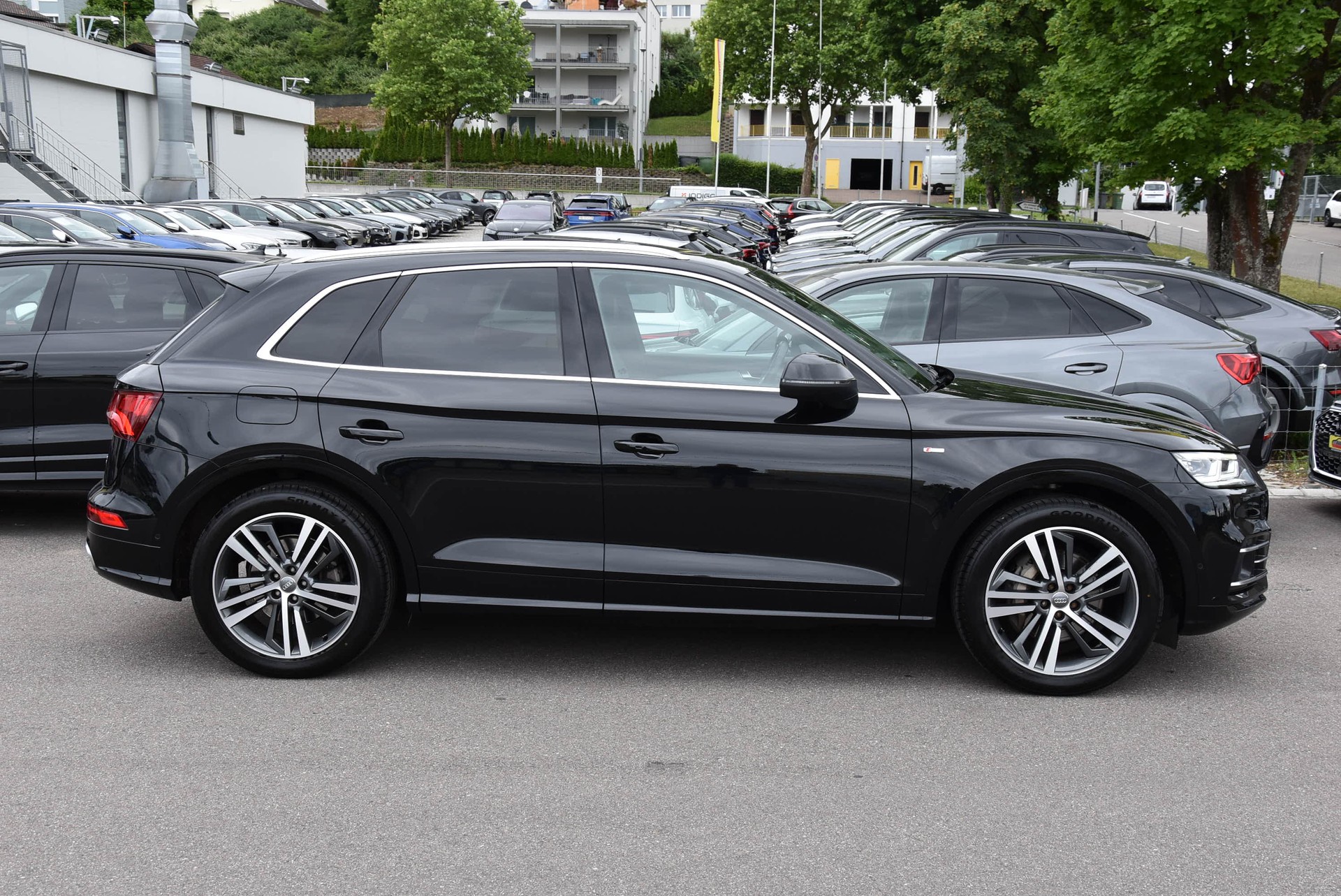 AUDI Q5 55 TFSI e S-Line quattro-image-11