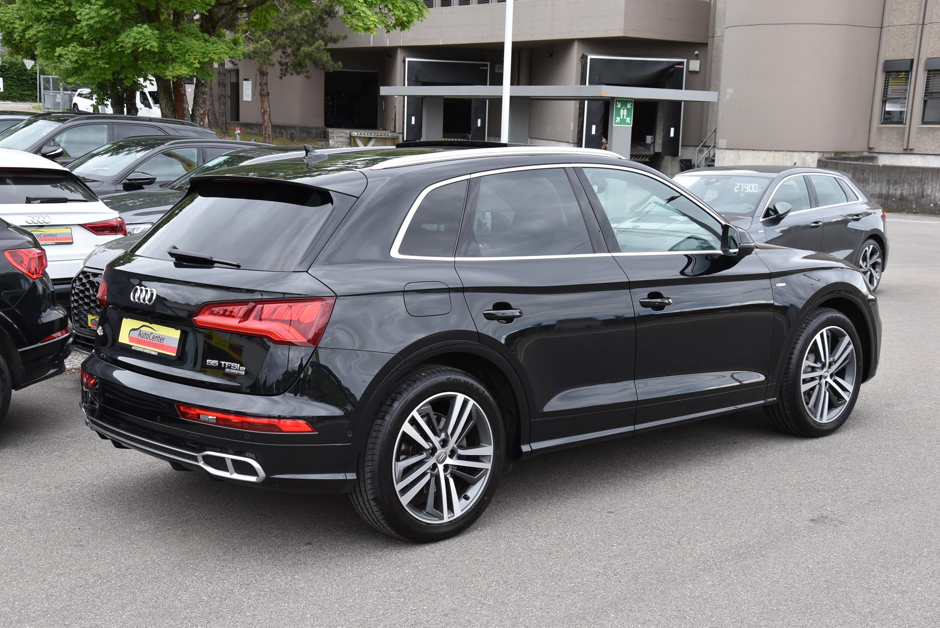 AUDI Q5 55 TFSI e S-Line quattro-image-12
