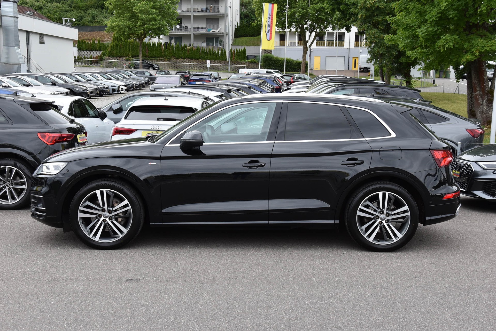 AUDI Q5 55 TFSI e S-Line quattro-image-13