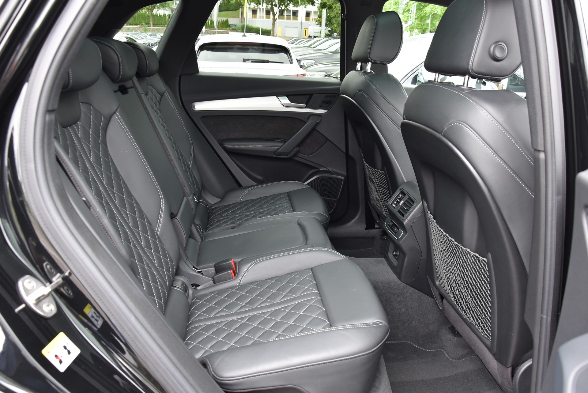 AUDI Q5 55 TFSI e S-Line quattro-image-9