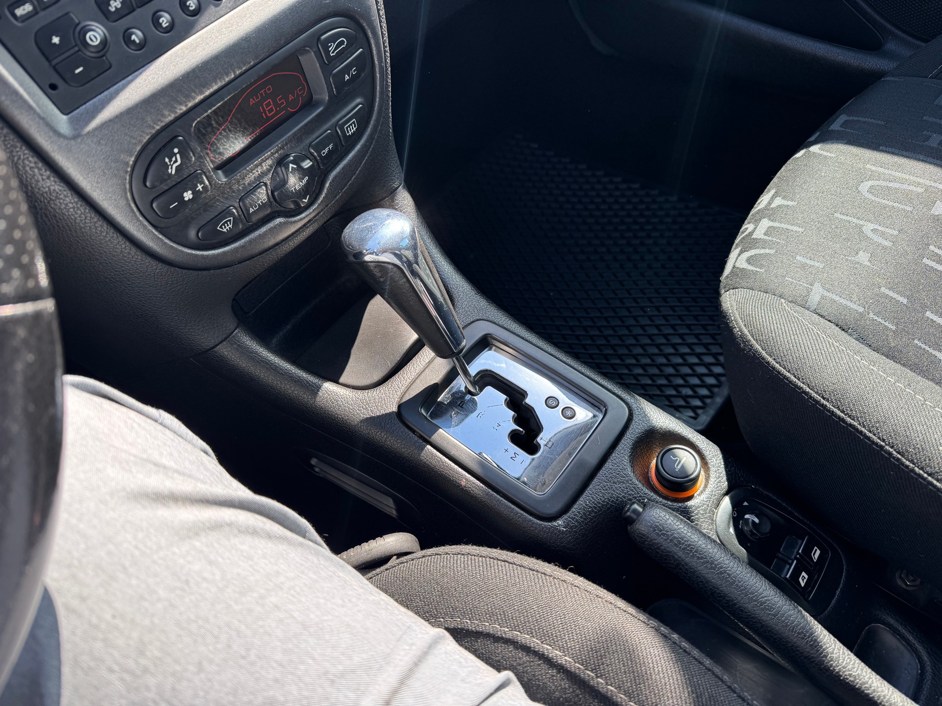 PEUGEOT 206 SW 1.6 16V Quiksilver-image-14