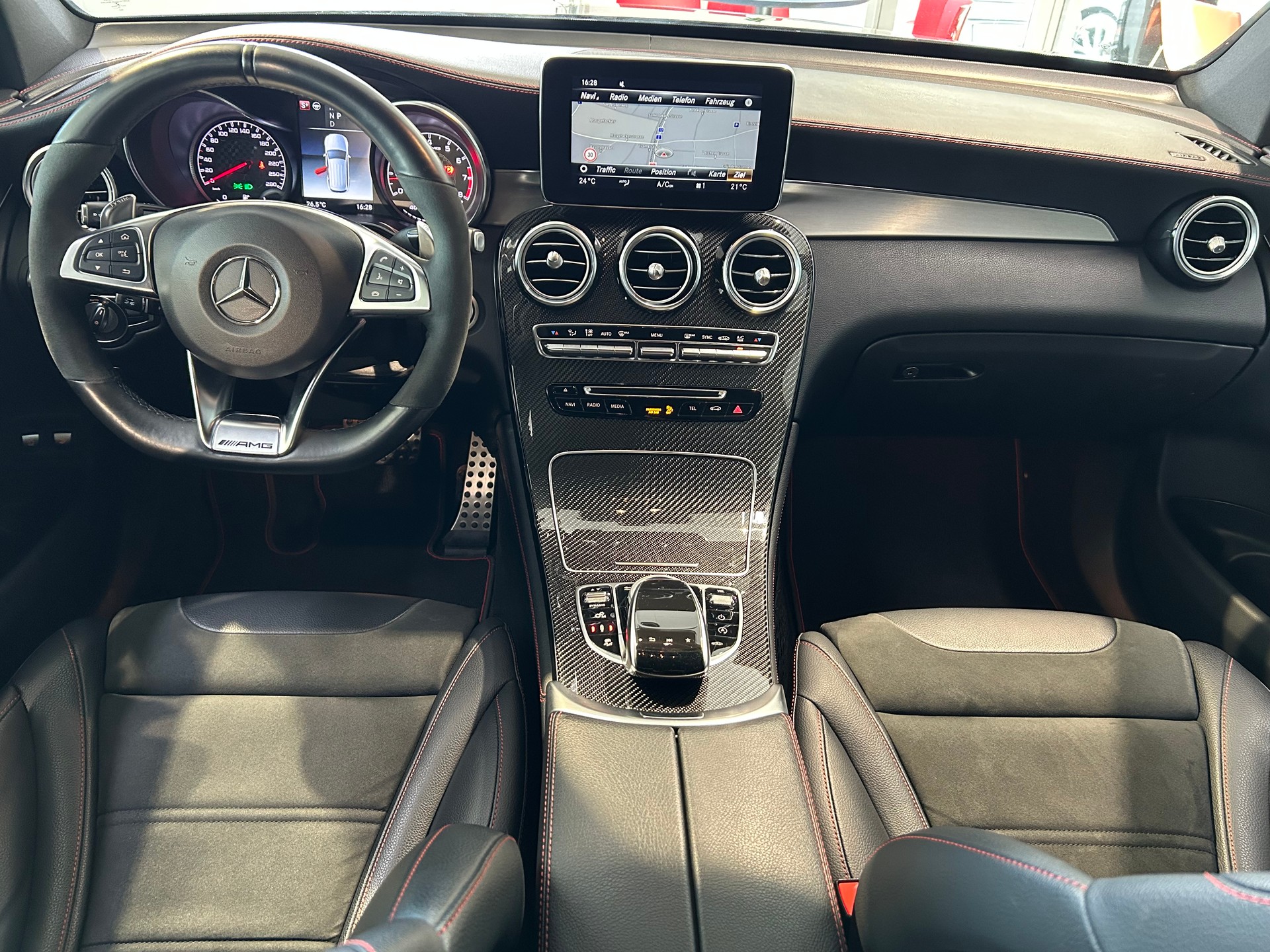 MERCEDES-BENZ GLC 43 AMG 4Matic 9G-Tronic-image-13