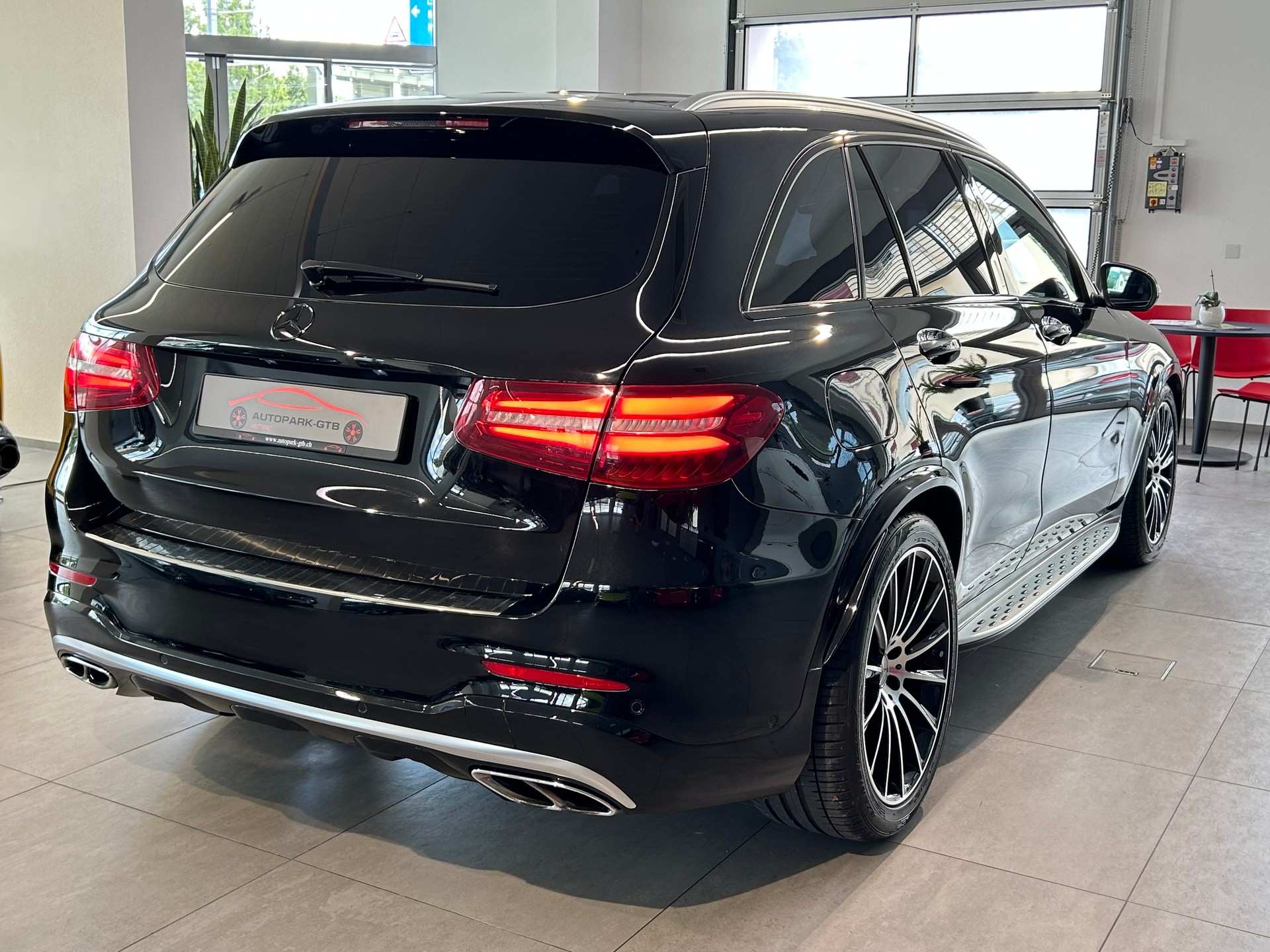 MERCEDES-BENZ GLC 43 AMG 4Matic 9G-Tronic-image-5
