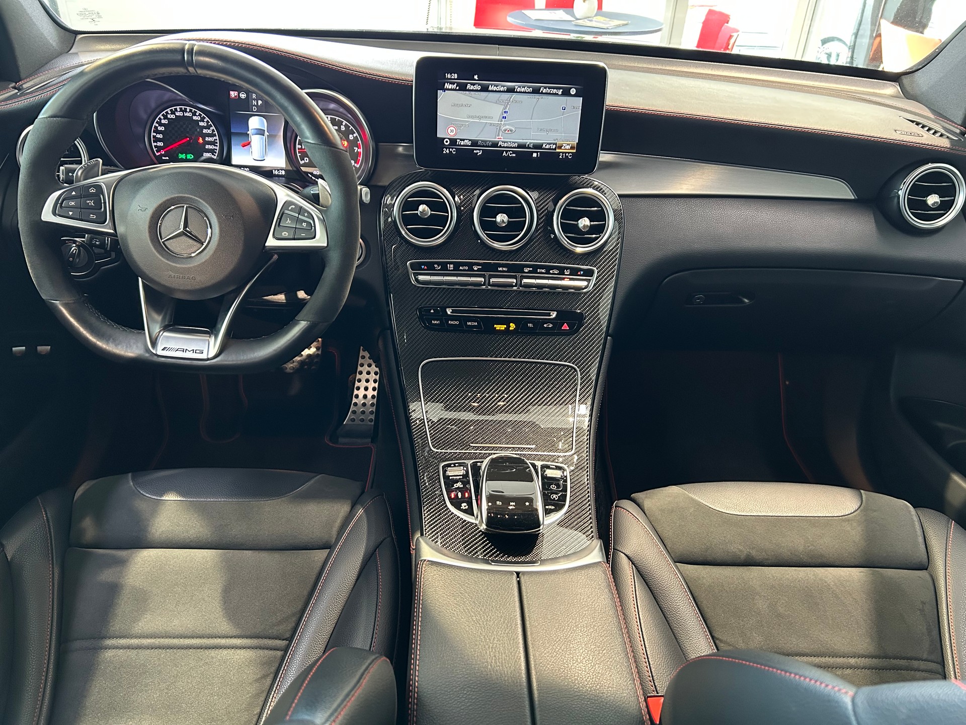 MERCEDES-BENZ GLC 43 AMG 4Matic 9G-Tronic-image-12