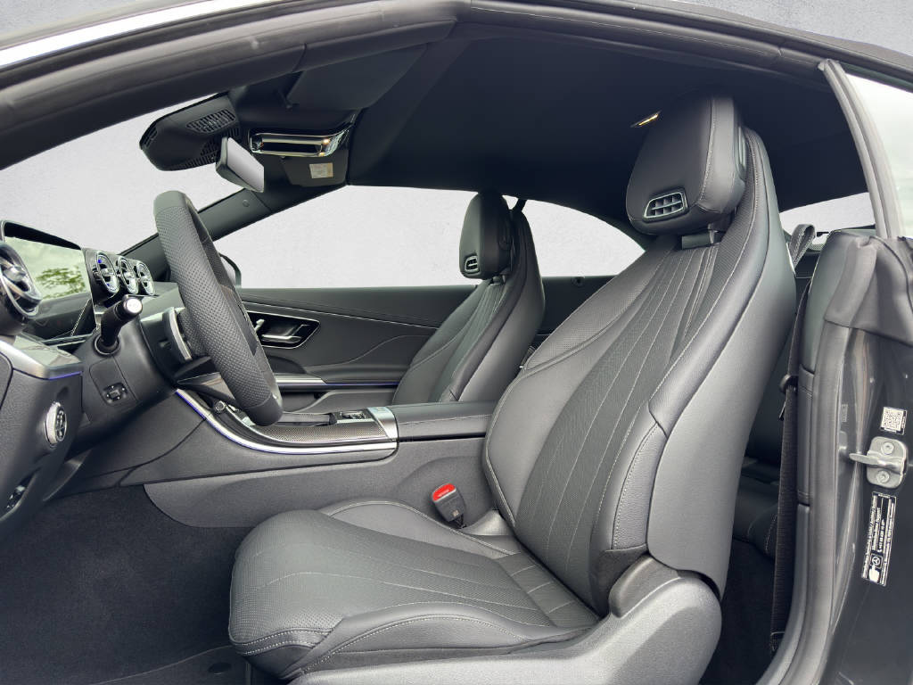 MERCEDES-BENZ CLE 300 AMG Line 4Matic Cabriolet-image-9
