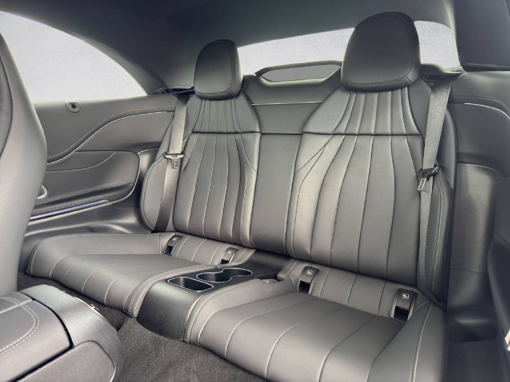 MERCEDES-BENZ CLE 300 AMG Line 4Matic Cabriolet-image-12