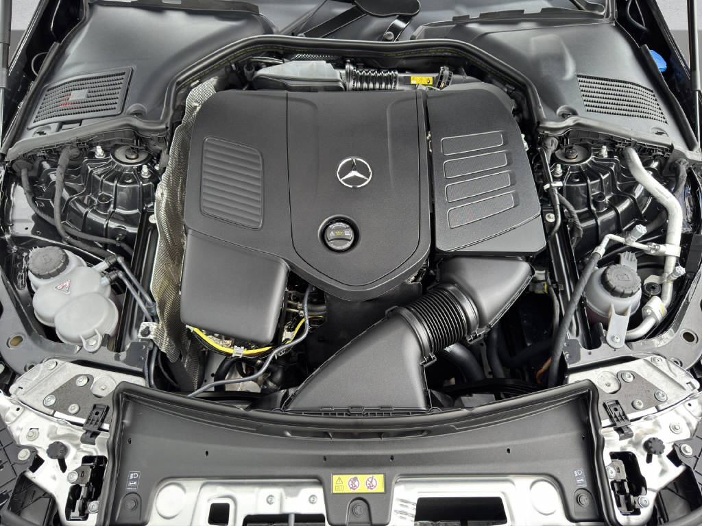MERCEDES-BENZ CLE 300 AMG Line 4Matic Cabriolet-image-8