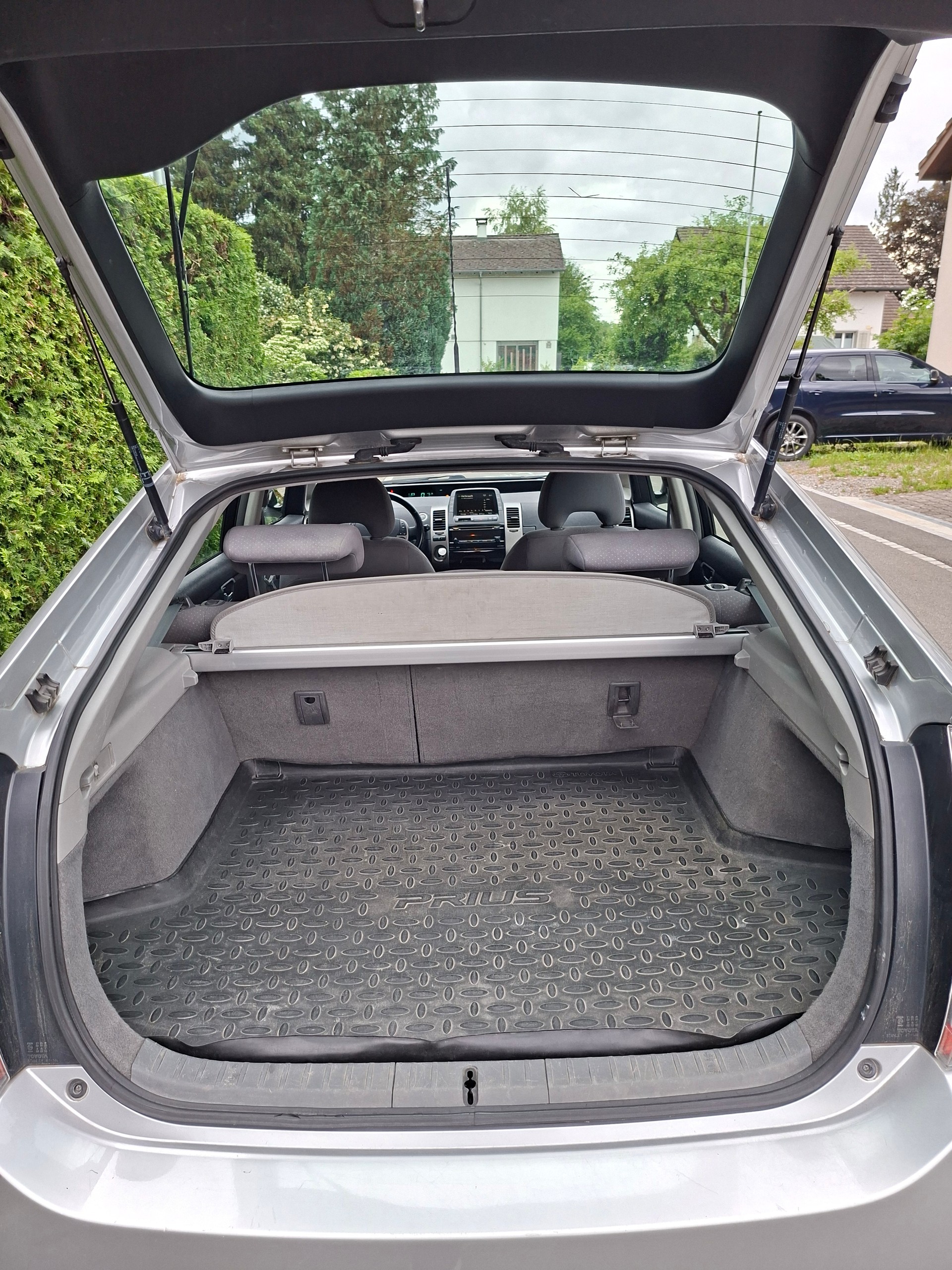 TOYOTA Prius-image-4