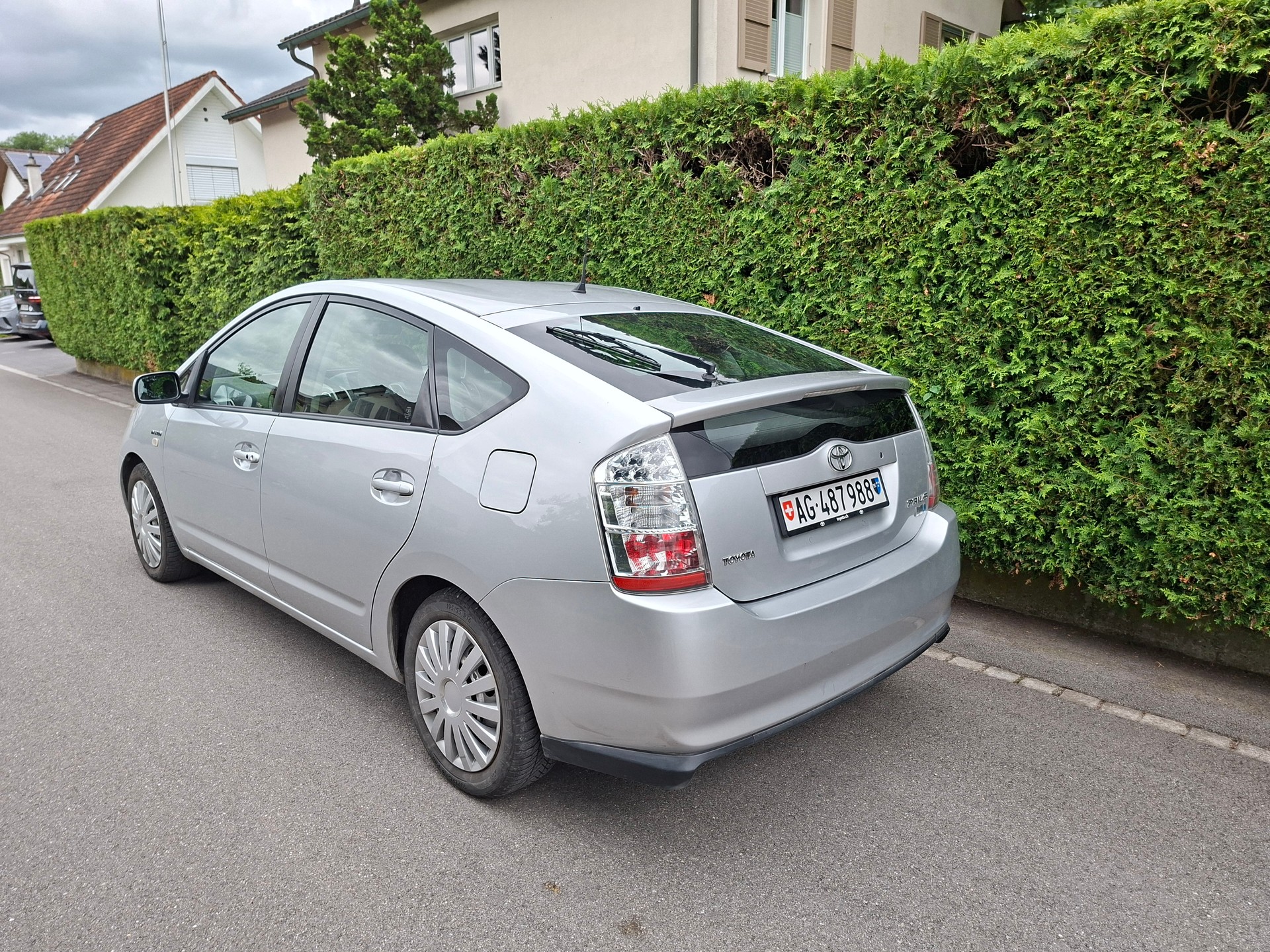 TOYOTA Prius-image-1