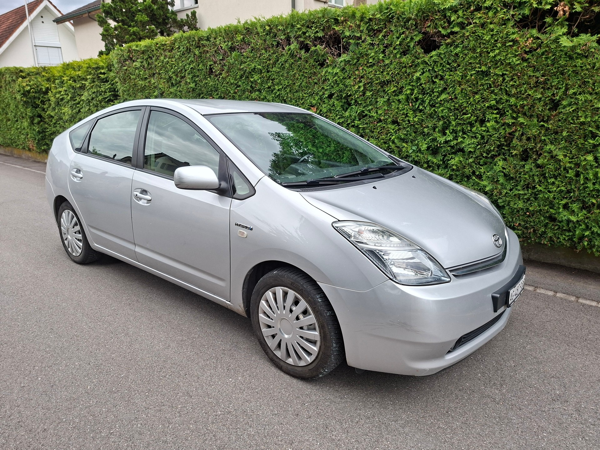 TOYOTA Prius-image-0