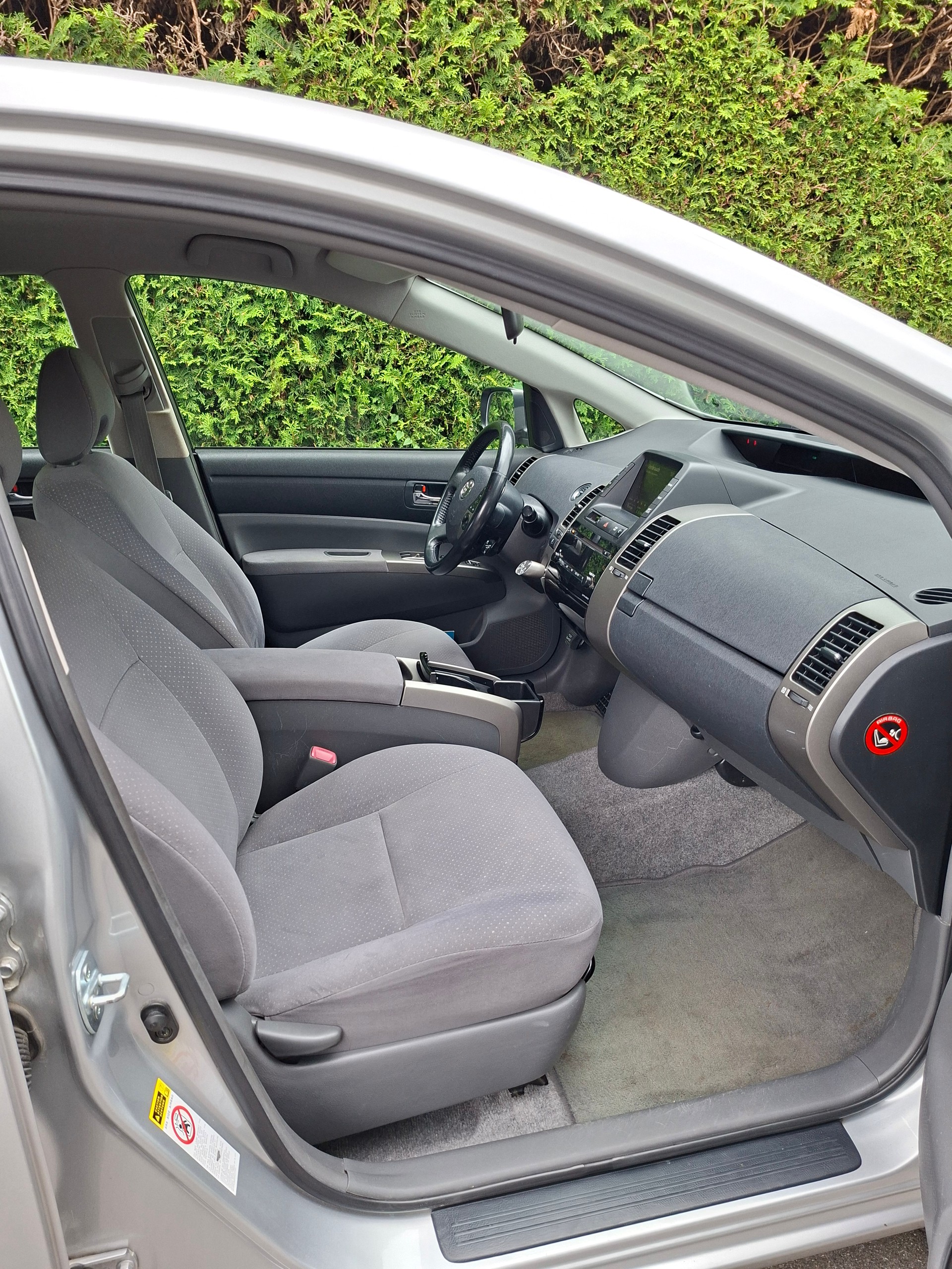 TOYOTA Prius-image-3