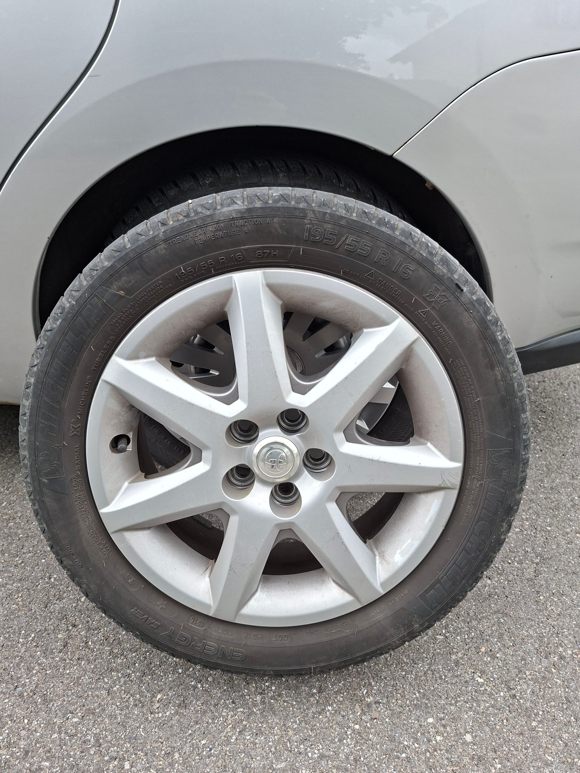 TOYOTA Prius-image-5