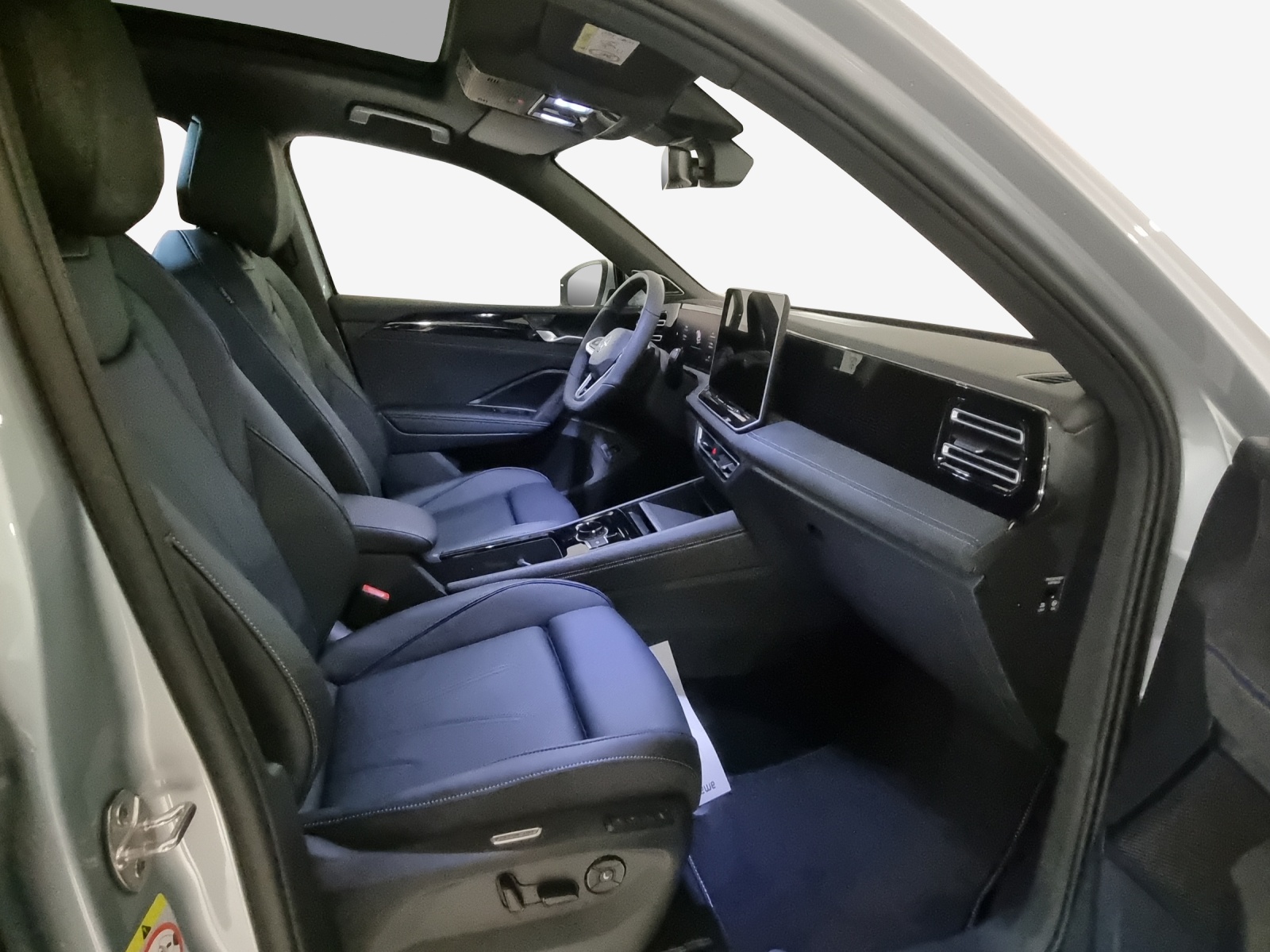 VW Tiguan 2.0 TDI SCR R-Line 4Motion DSG-image-15