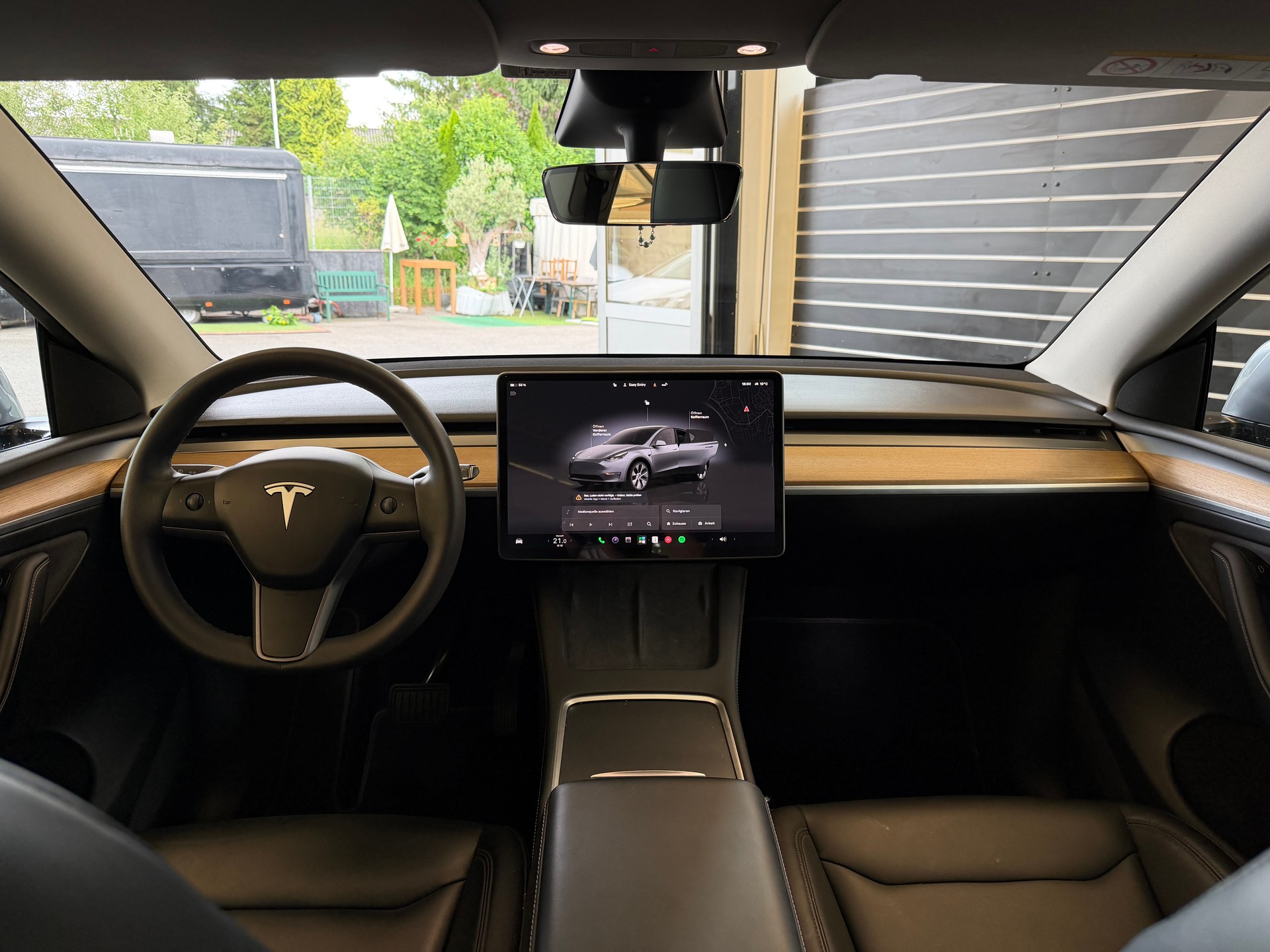TESLA Model Y Long Range D-image-9