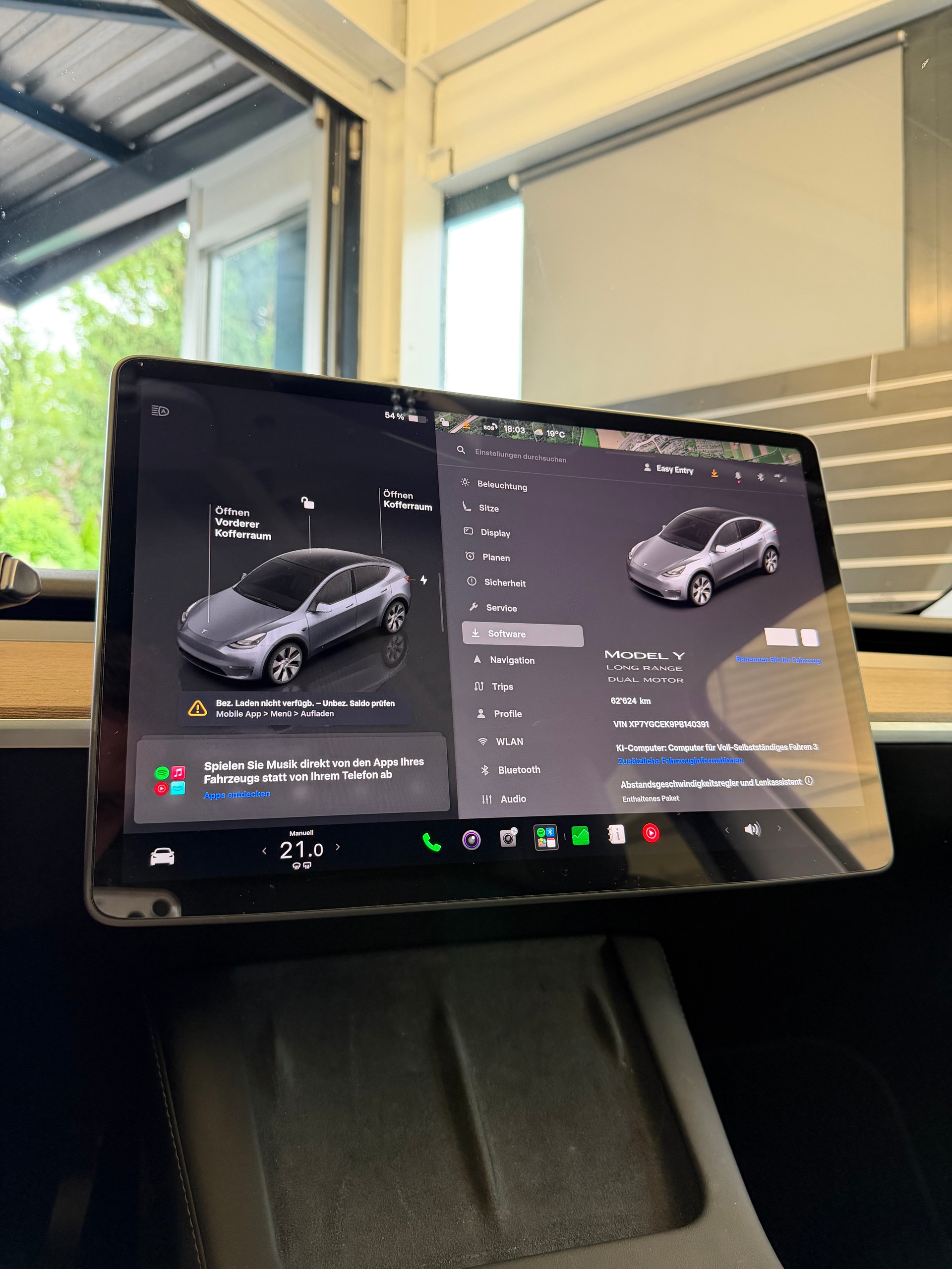 TESLA Model Y Long Range D-image-14
