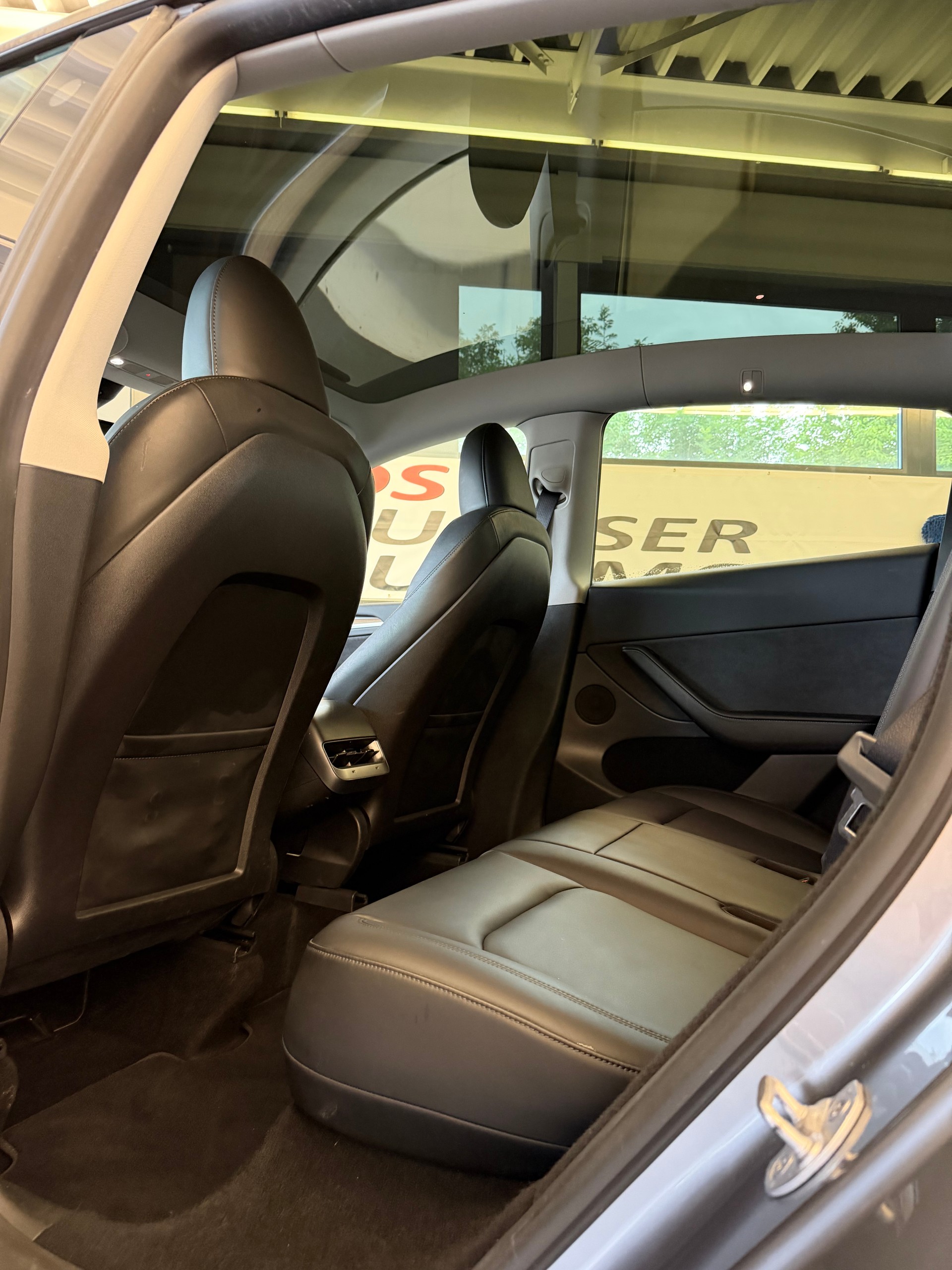 TESLA Model Y Long Range D-image-8