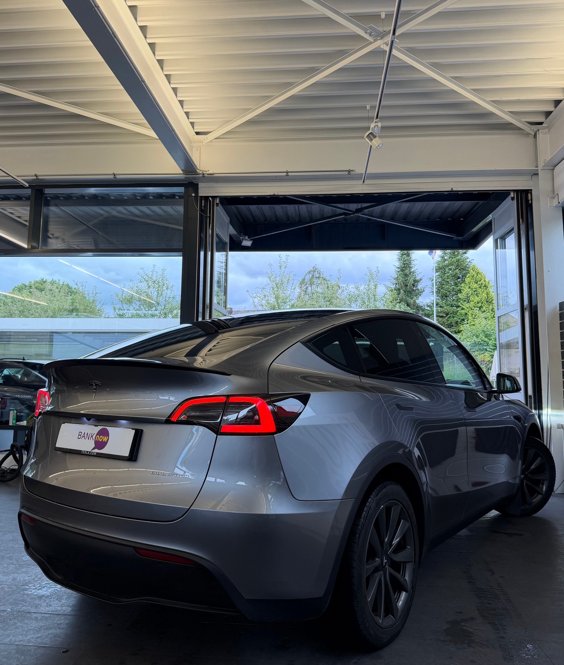 TESLA Model Y Long Range D-image-3