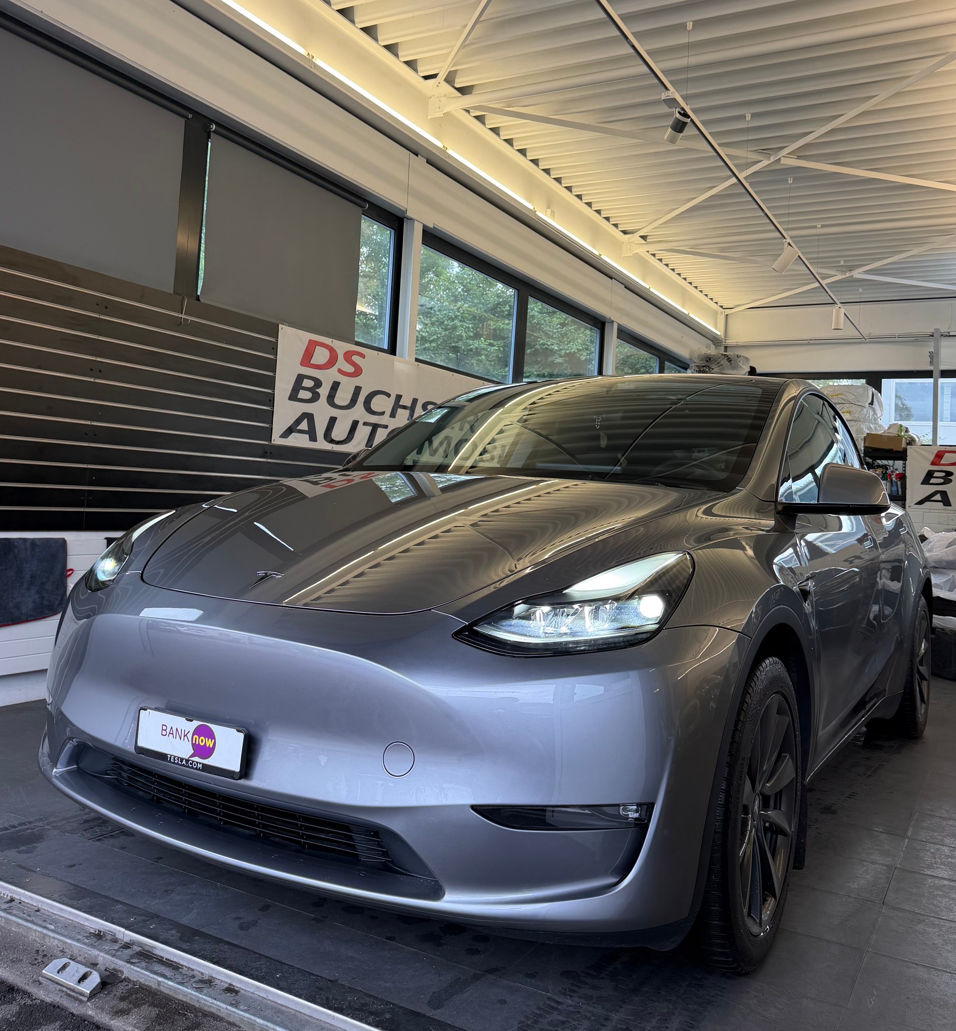 TESLA Model Y Long Range D-image-1