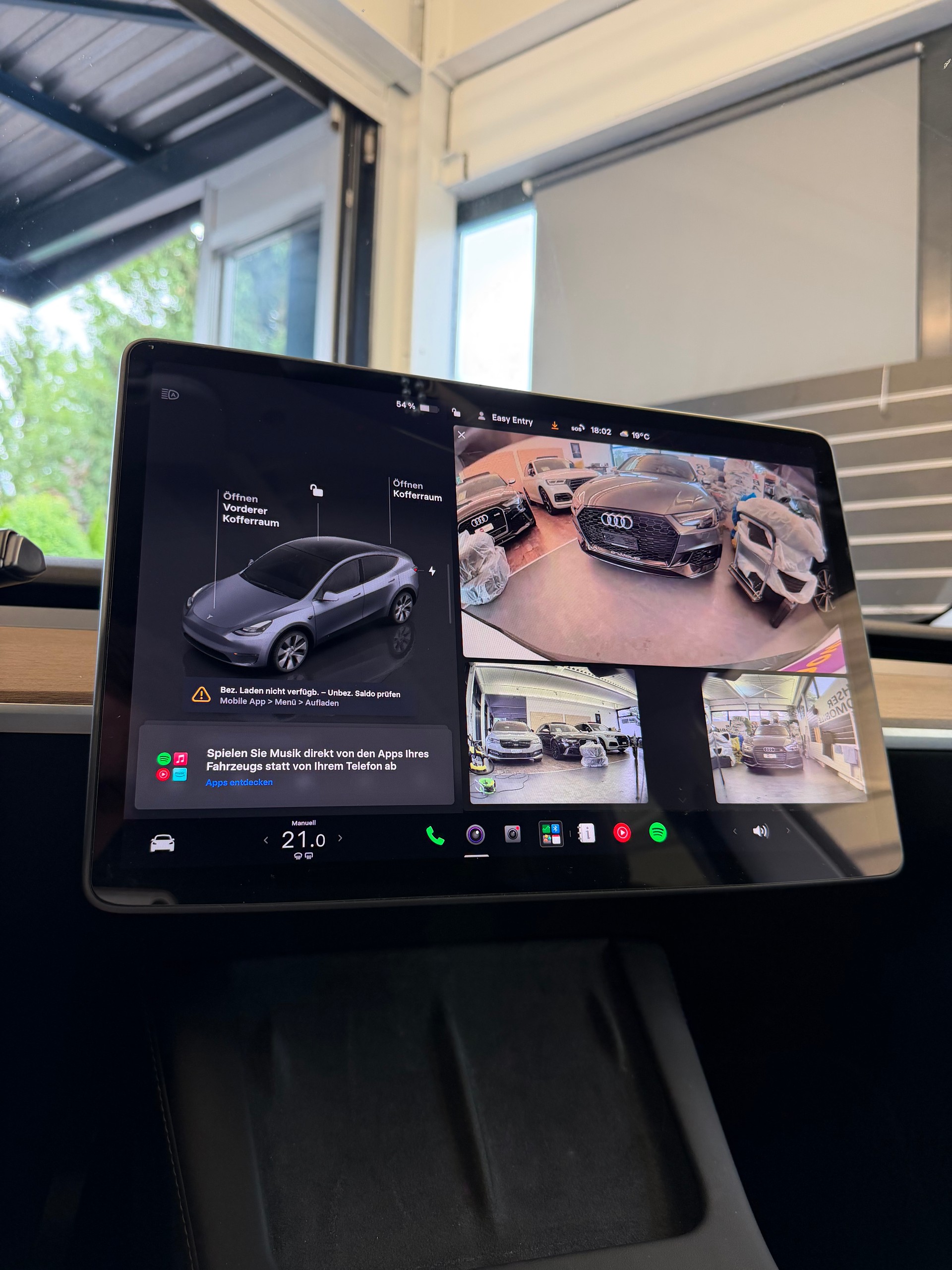 TESLA Model Y Long Range D-image-12