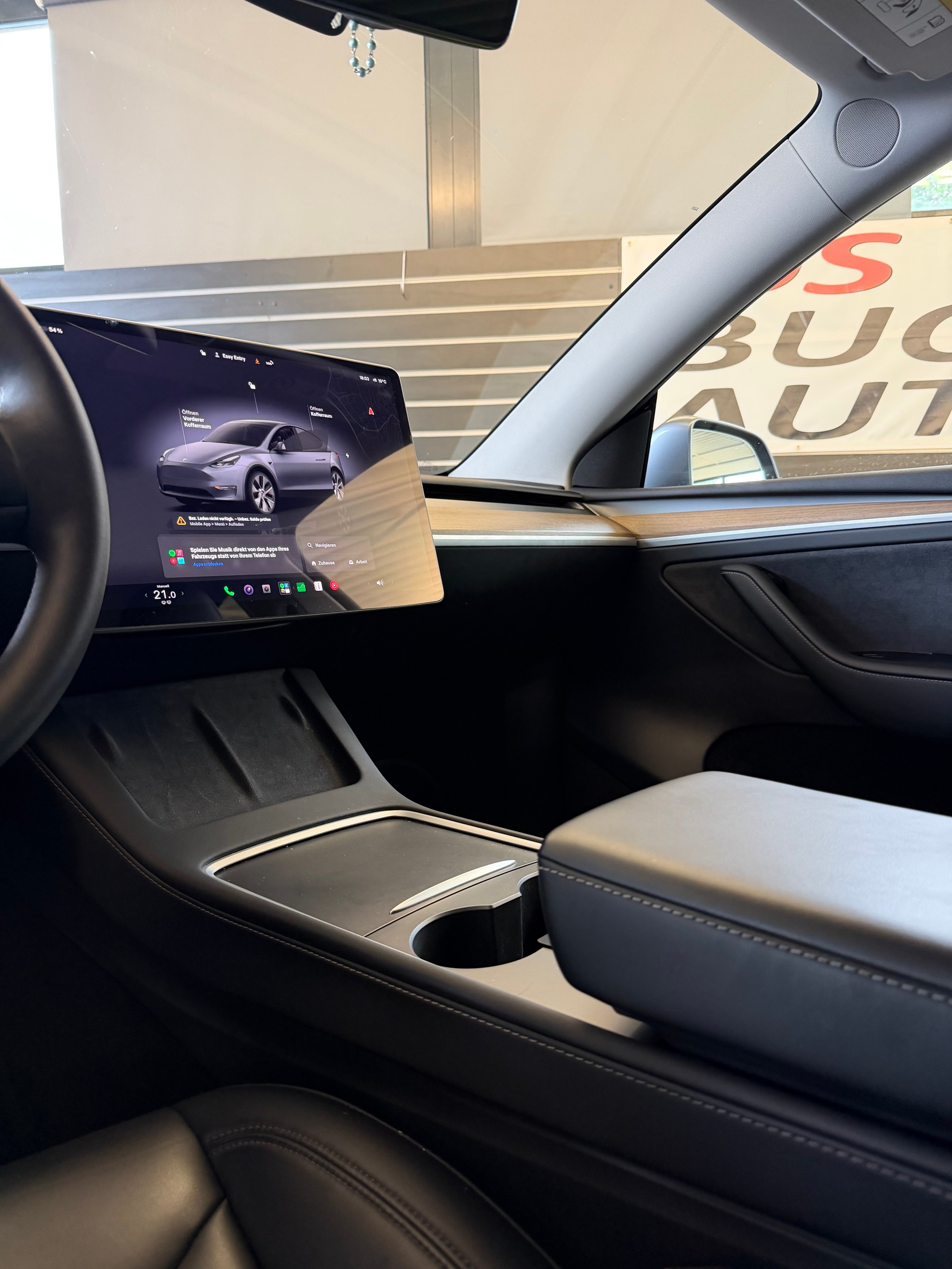 TESLA Model Y Long Range D-image-11