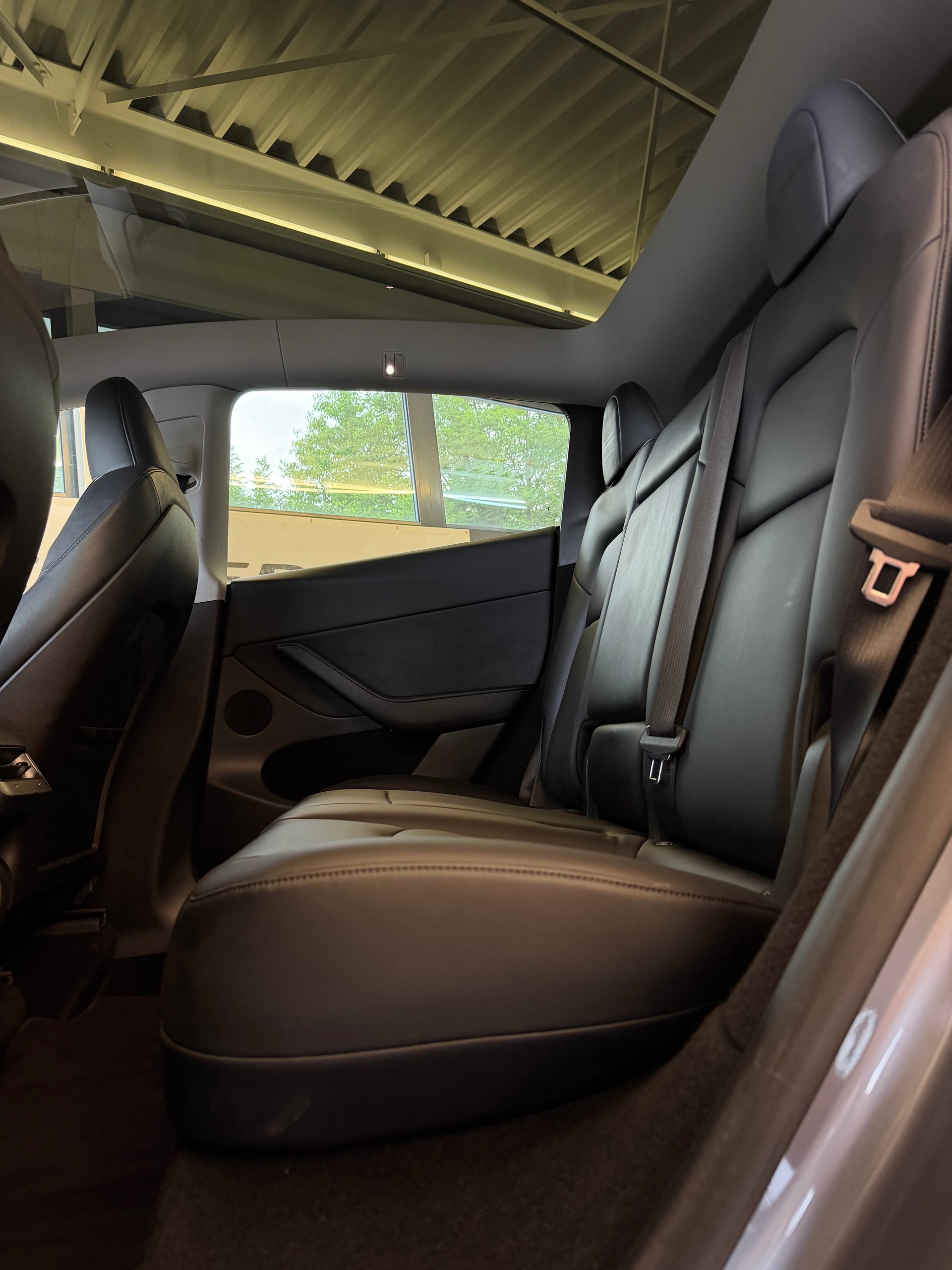 TESLA Model Y Long Range D-image-7