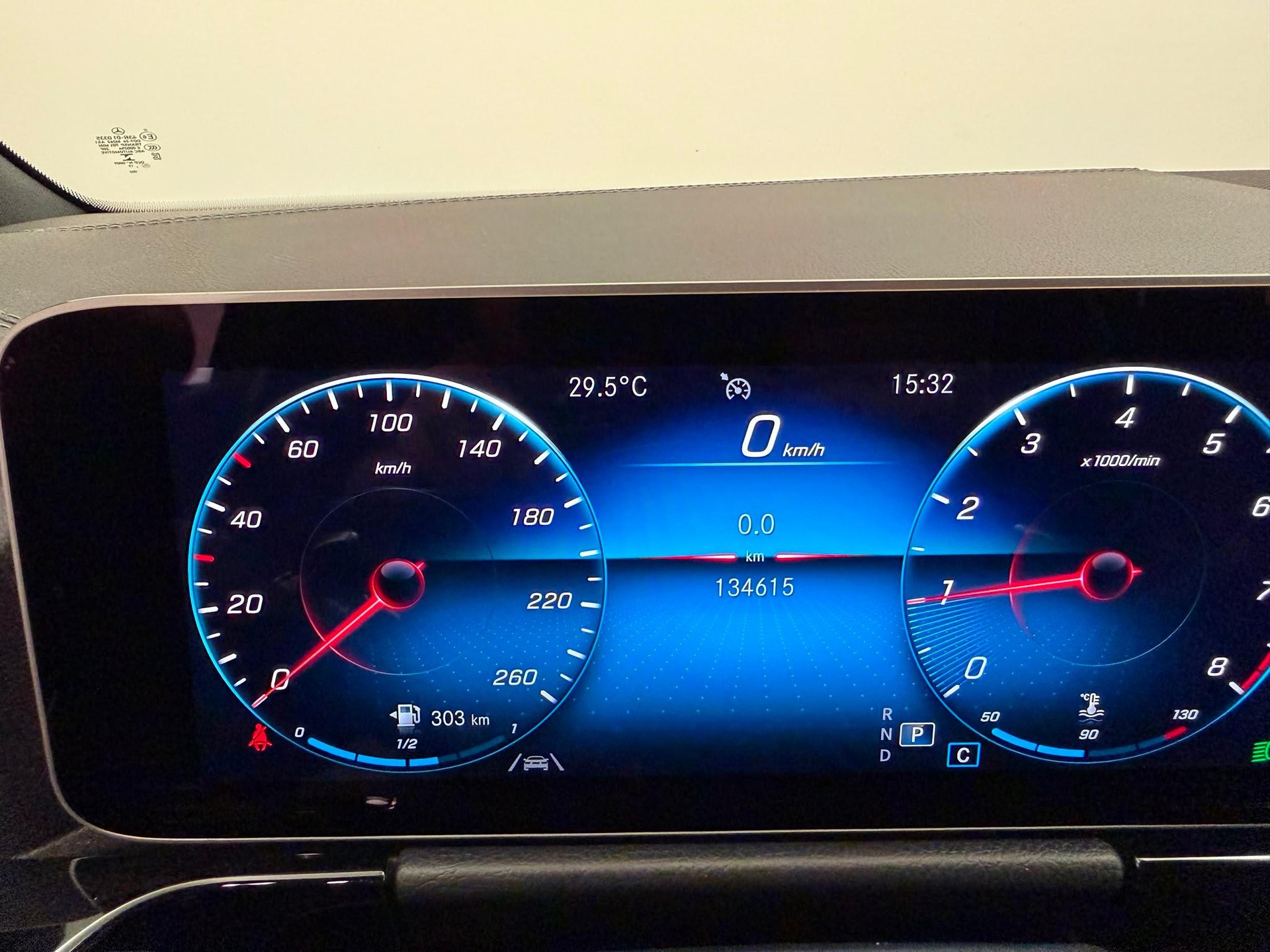 MERCEDES-BENZ B 200 AMG Line-image-18