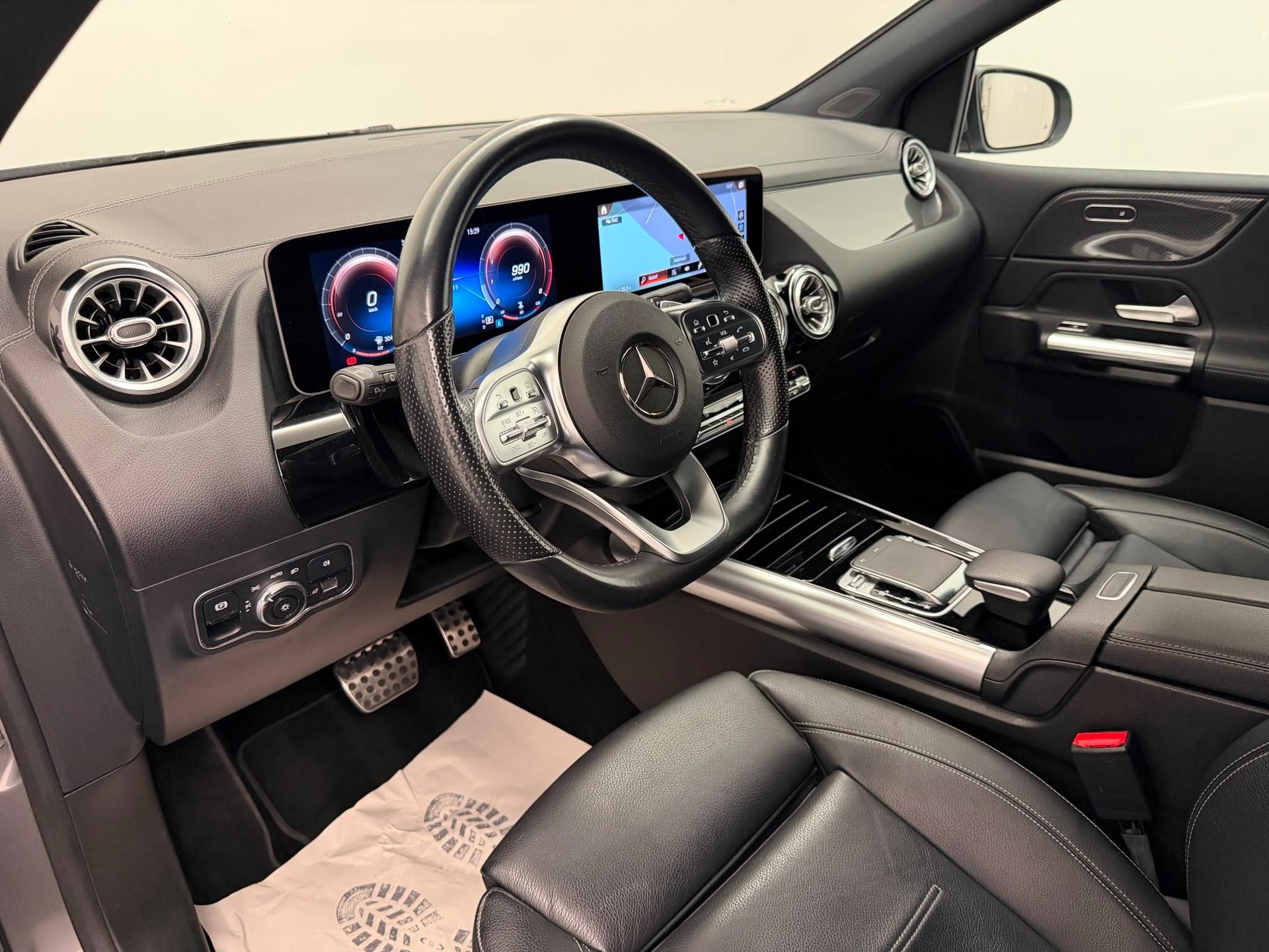 MERCEDES-BENZ B 200 AMG Line-image-9
