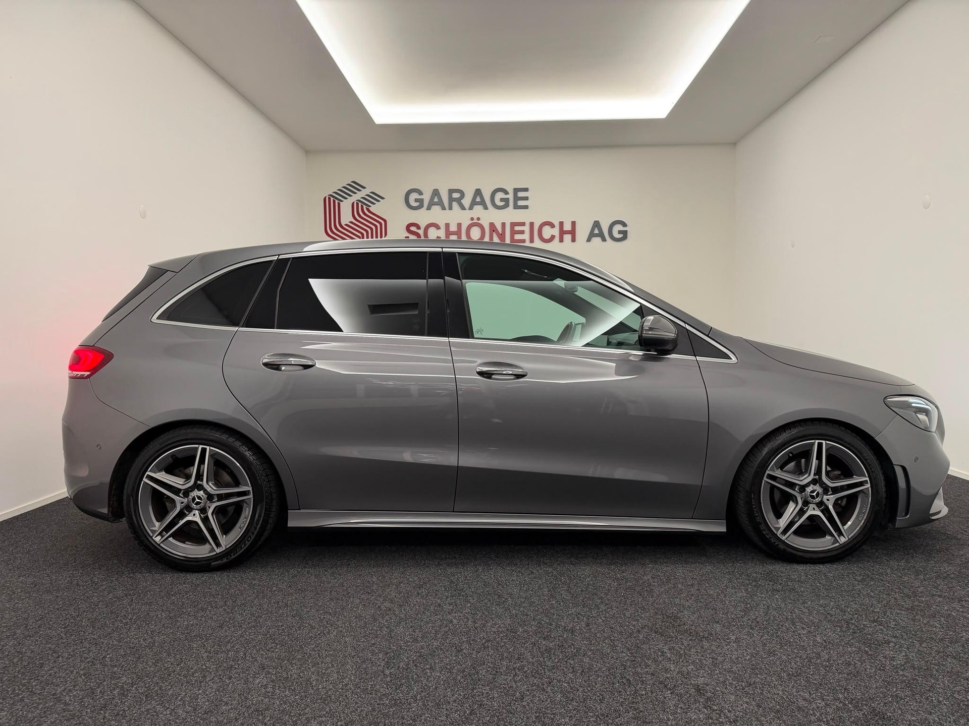 MERCEDES-BENZ B 200 AMG Line-image-3